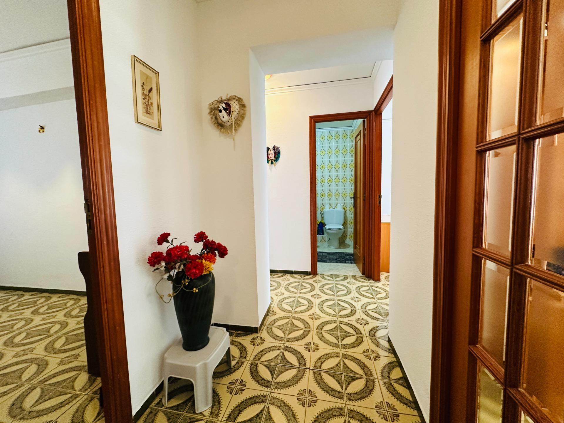 Luminoso y amplio piso en venta en Grau de Gandia, frente al Polideportivo