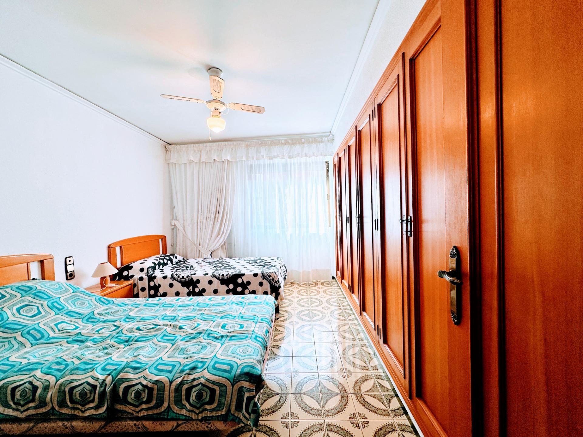 Luminoso y amplio piso en venta en Grau de Gandia, frente al Polideportivo