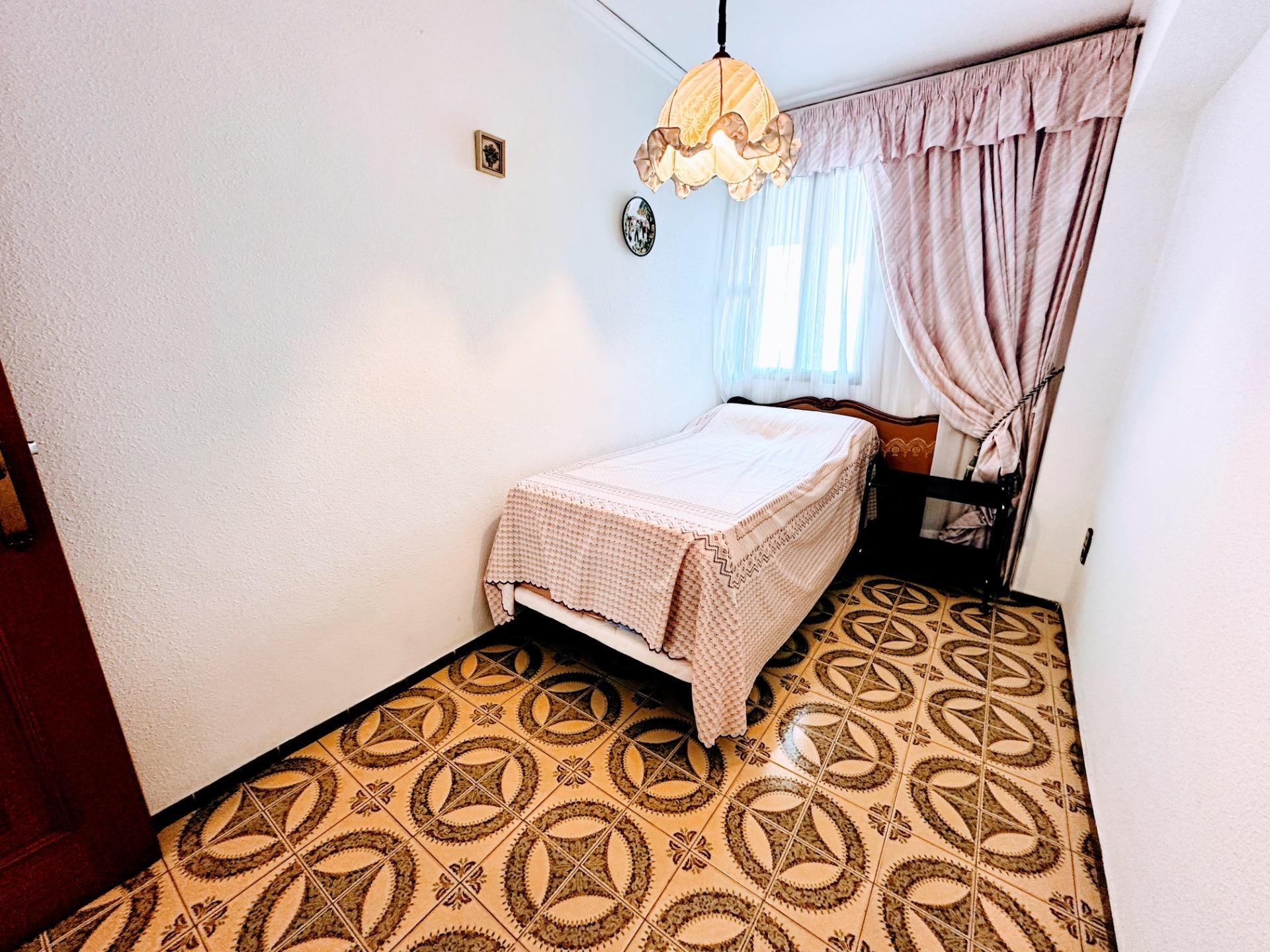 Luminoso y amplio piso en venta en Grau de Gandia, frente al Polideportivo