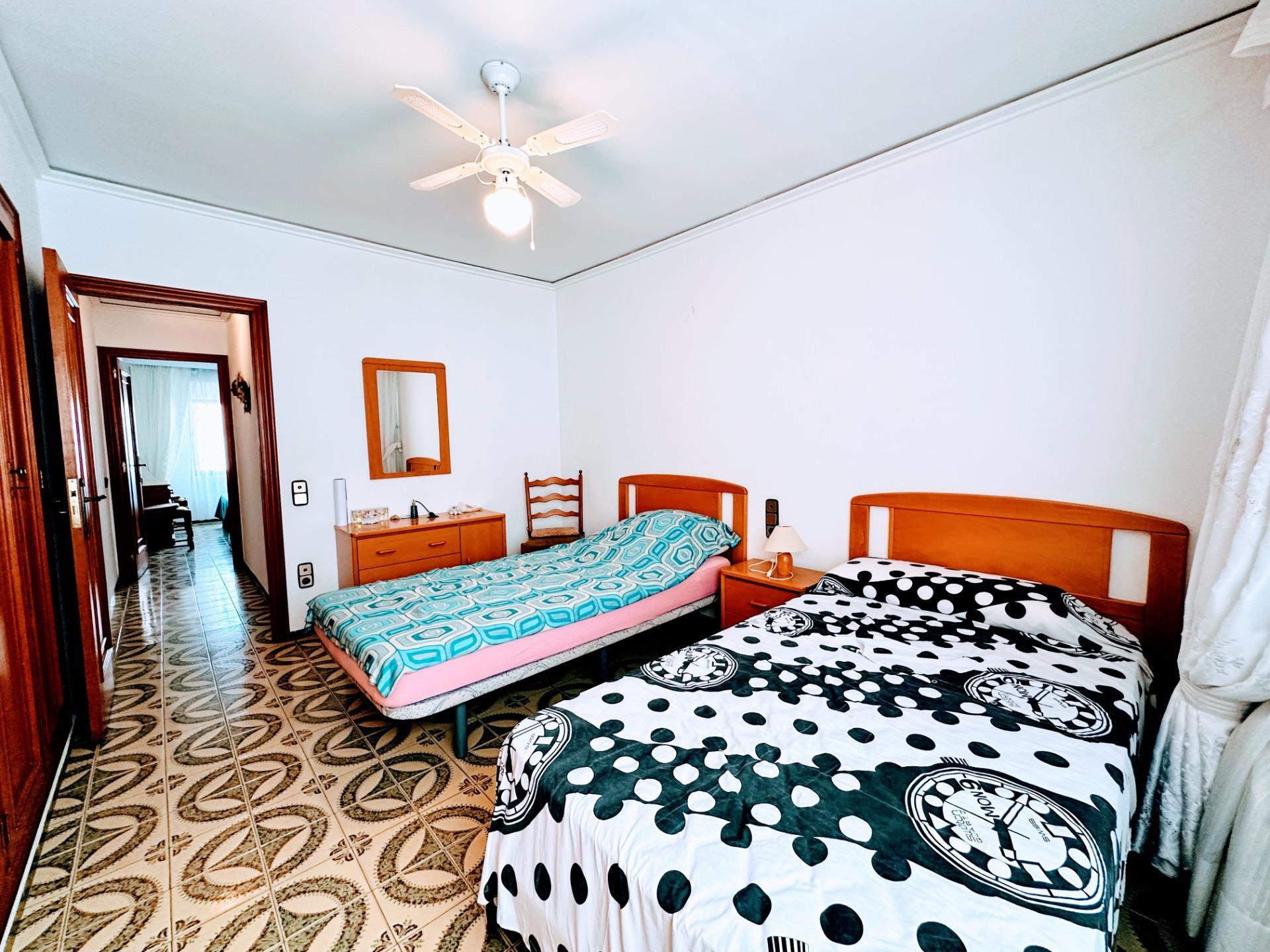 Luminoso y amplio piso en venta en Grau de Gandia, frente al Polideportivo