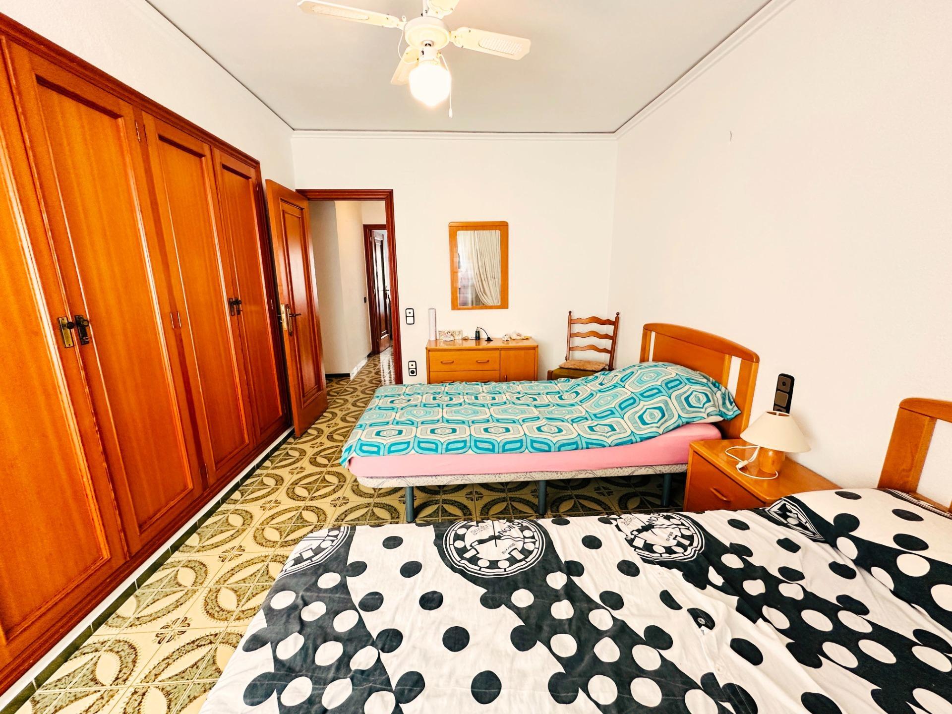 Luminoso y amplio piso en venta en Grau de Gandia, frente al Polideportivo