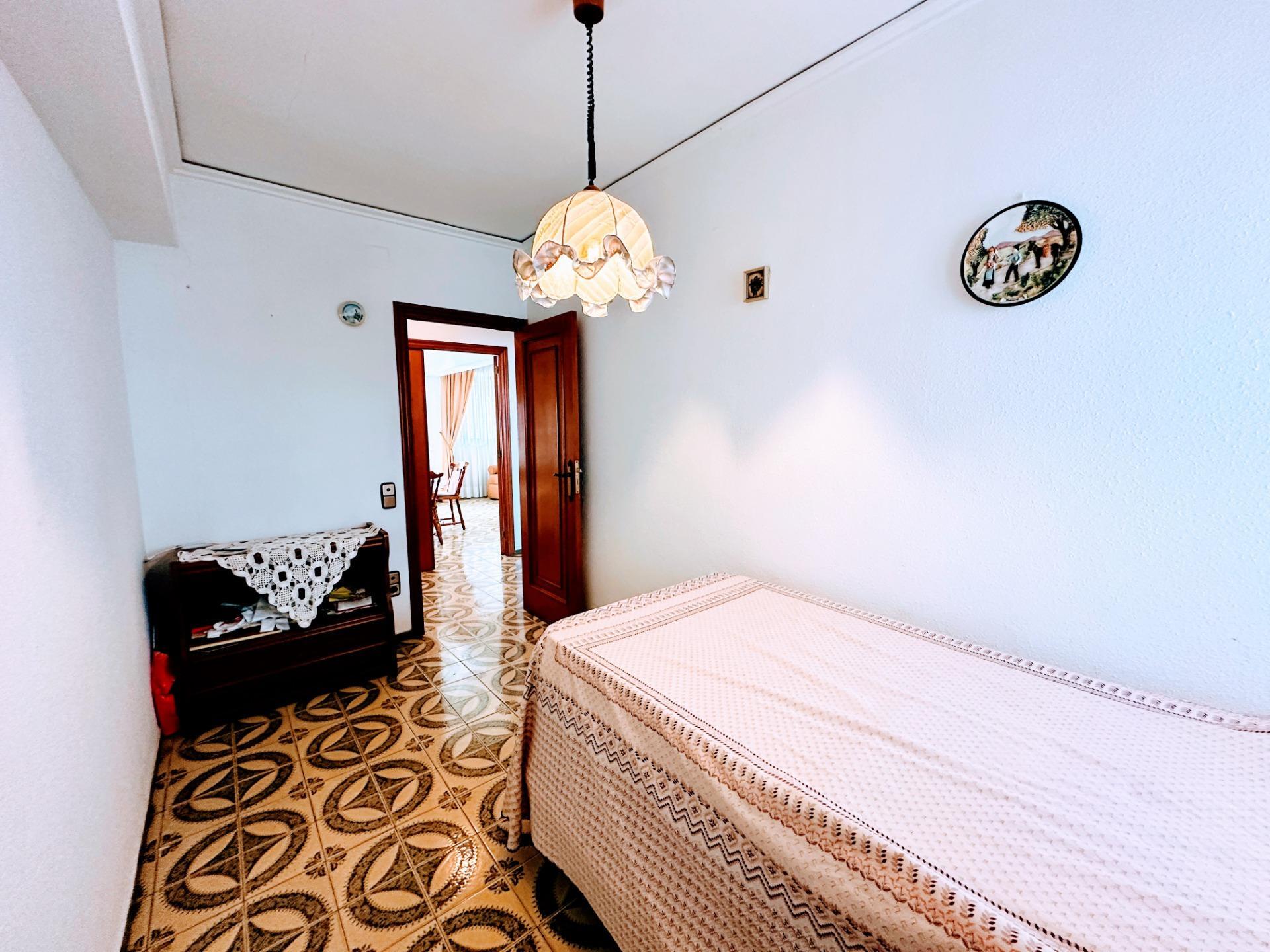 Luminoso y amplio piso en venta en Grau de Gandia, frente al Polideportivo