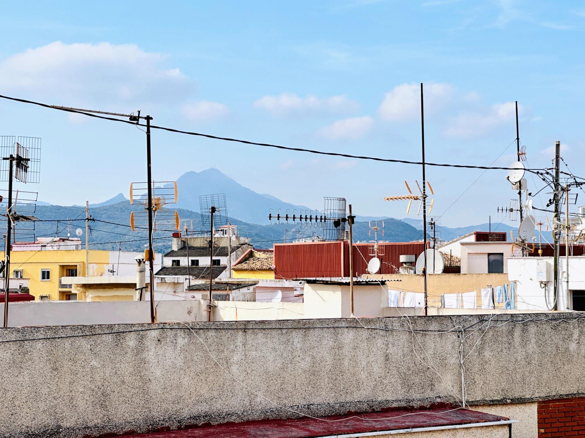 Luminoso y amplio piso en venta en Grau de Gandia, frente al Polideportivo
