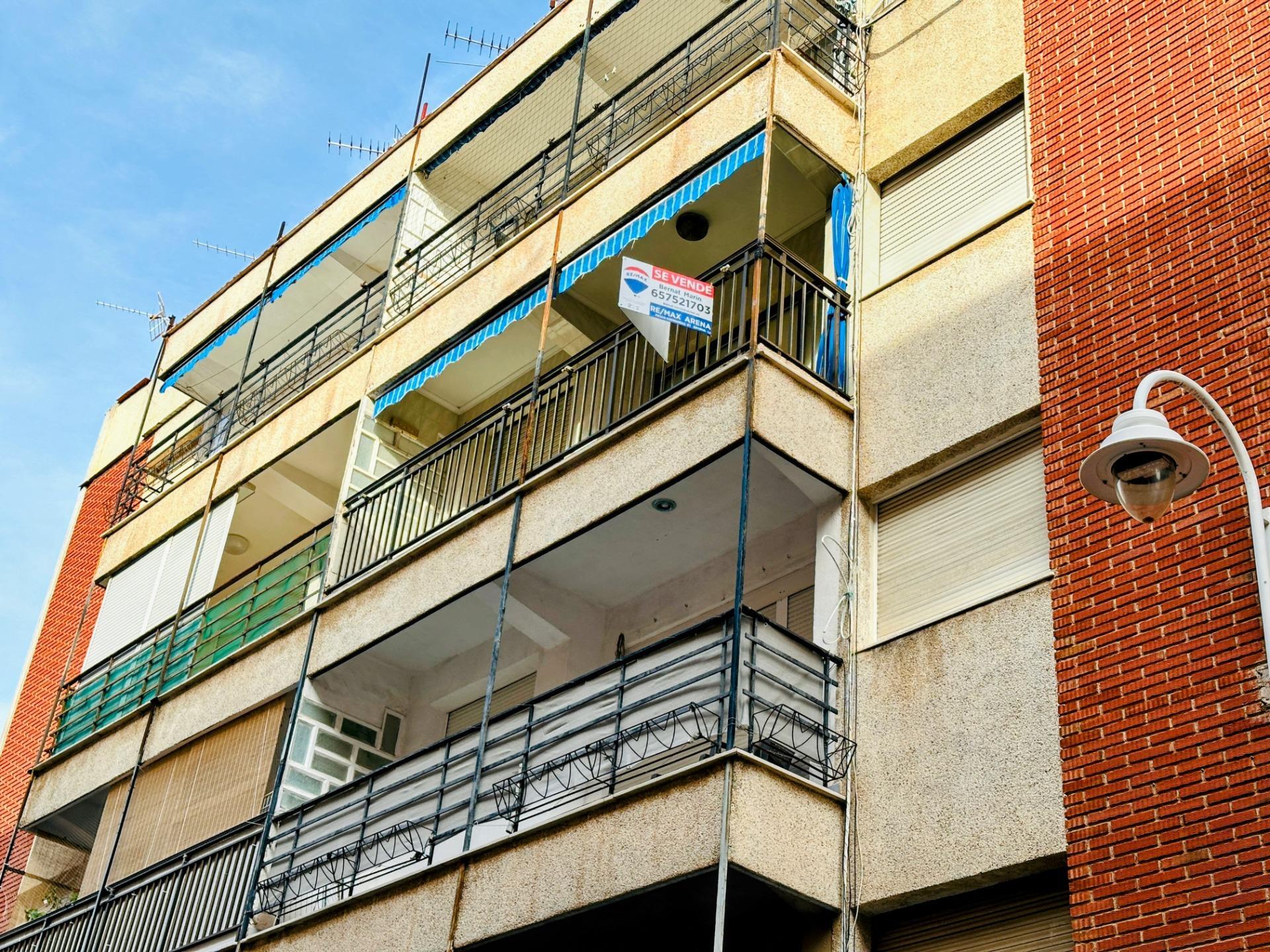 Luminoso y amplio piso en venta en Grau de Gandia, frente al Polideportivo