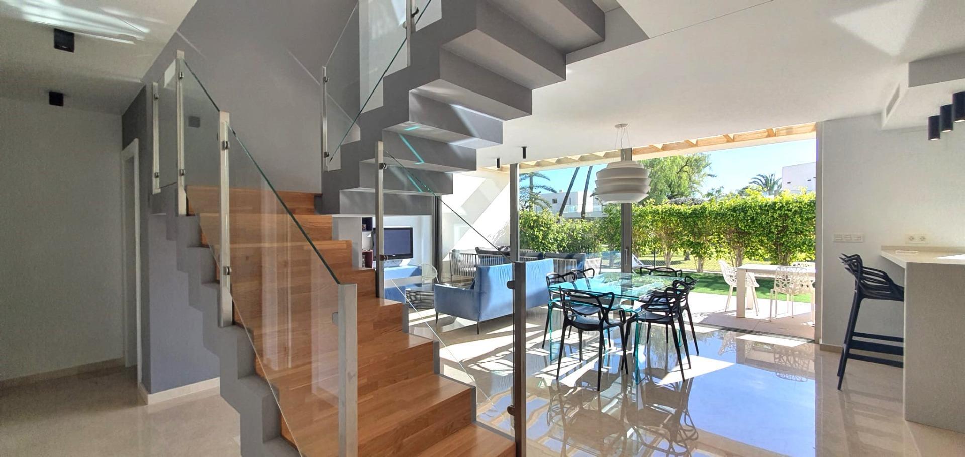 A la venta lujosa Villa a 50 metros del mar en la mejor urbanización del Montíboli en Villajoyosa