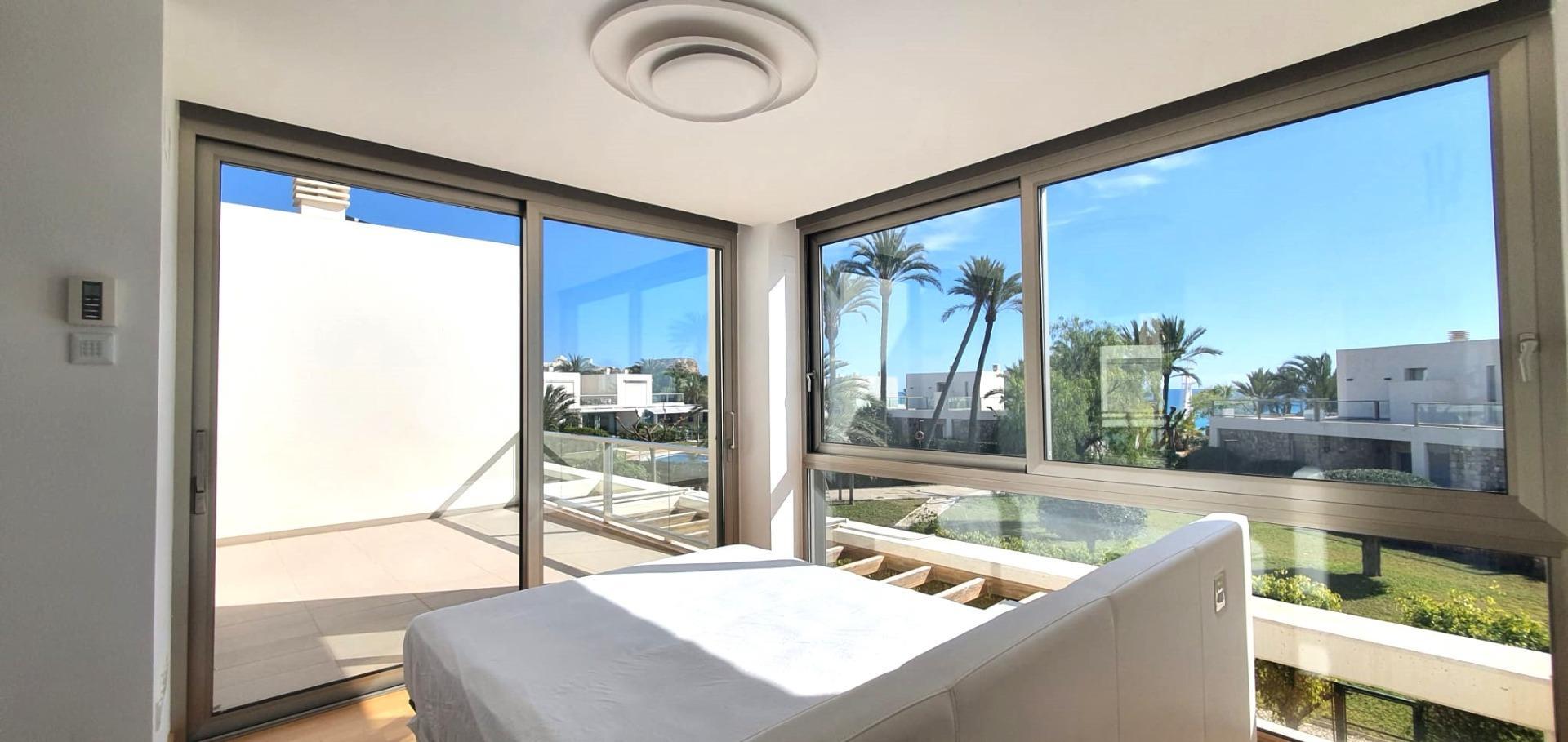 A la venta lujosa Villa a 50 metros del mar en la mejor urbanización del Montíboli en Villajoyosa