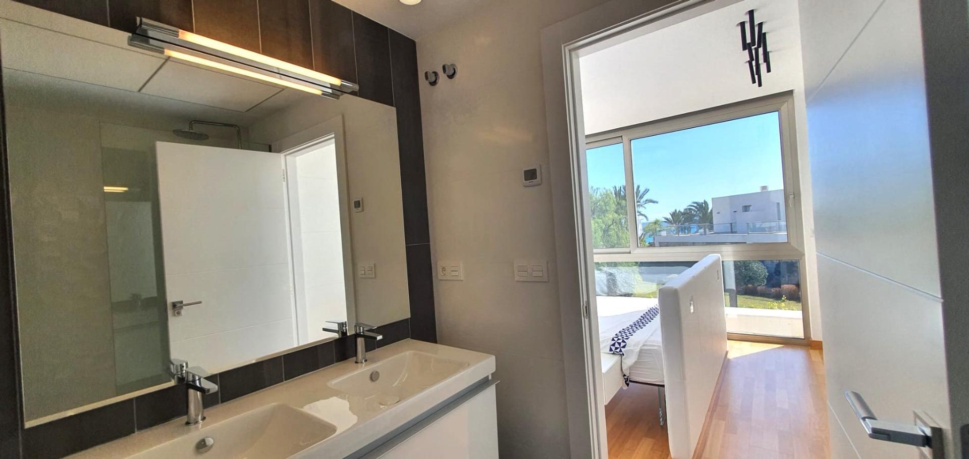 A la venta lujosa Villa a 50 metros del mar en la mejor urbanización del Montíboli en Villajoyosa