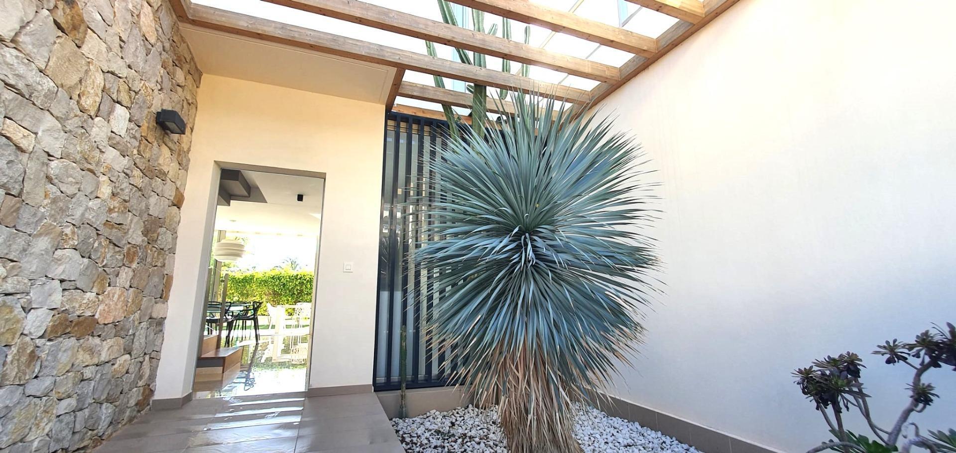 A la venta lujosa Villa a 50 metros del mar en la mejor urbanización del Montíboli en Villajoyosa