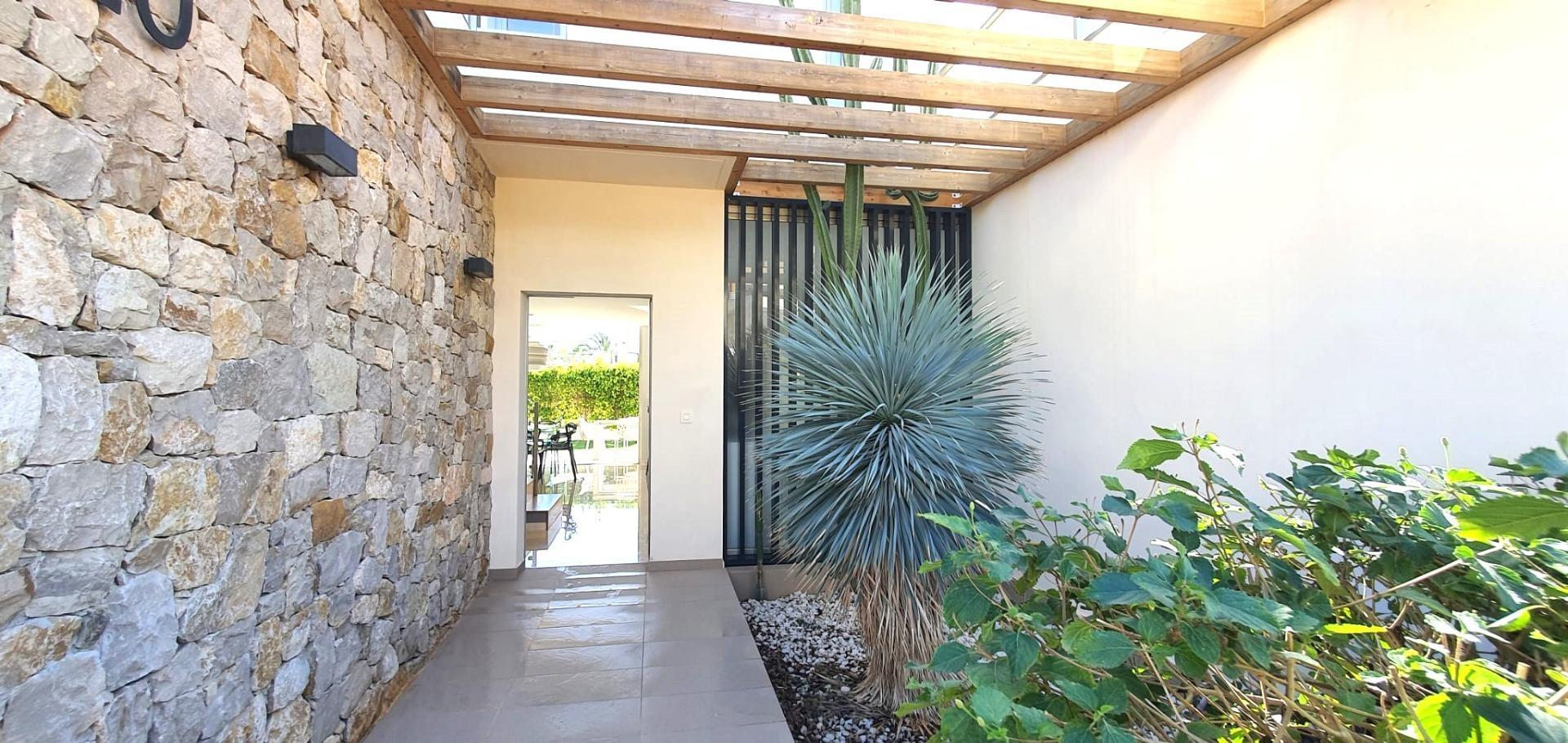 A la venta lujosa Villa a 50 metros del mar en la mejor urbanización del Montíboli en Villajoyosa