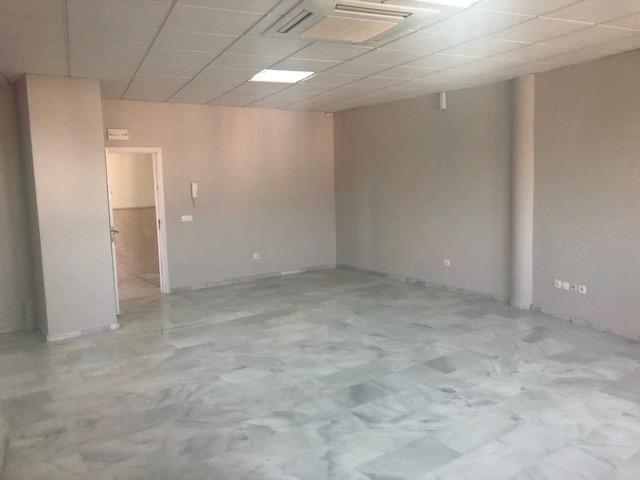 Fantástica oficina diáfana en pleno centro de Tomares.