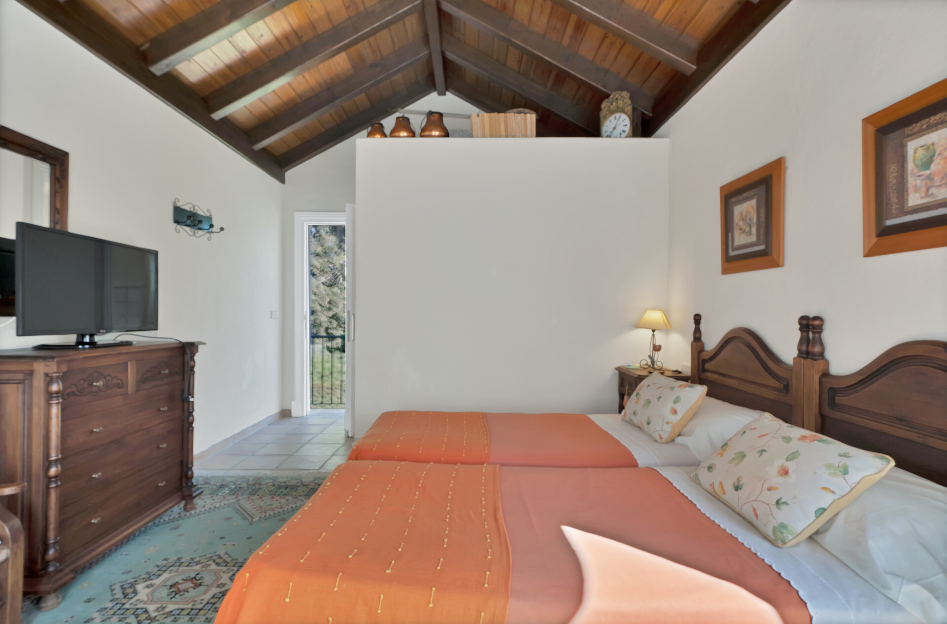 Nueva en el mercado, Exclusiva: Villa independiente en venta en Nueva Andalucía, Marbella ? Ubicación privilegiada y vistas al mar