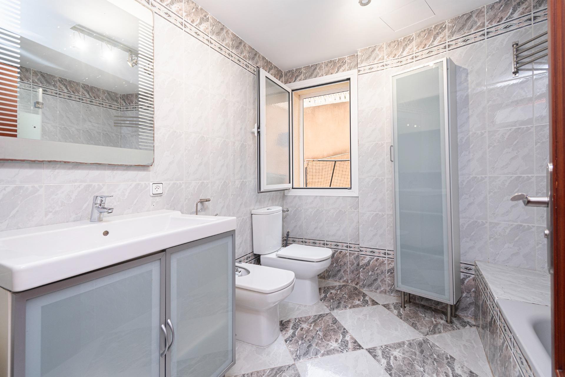 Amplia y tranquila vivienda con terraza y patio ? cerca de Porto Pi