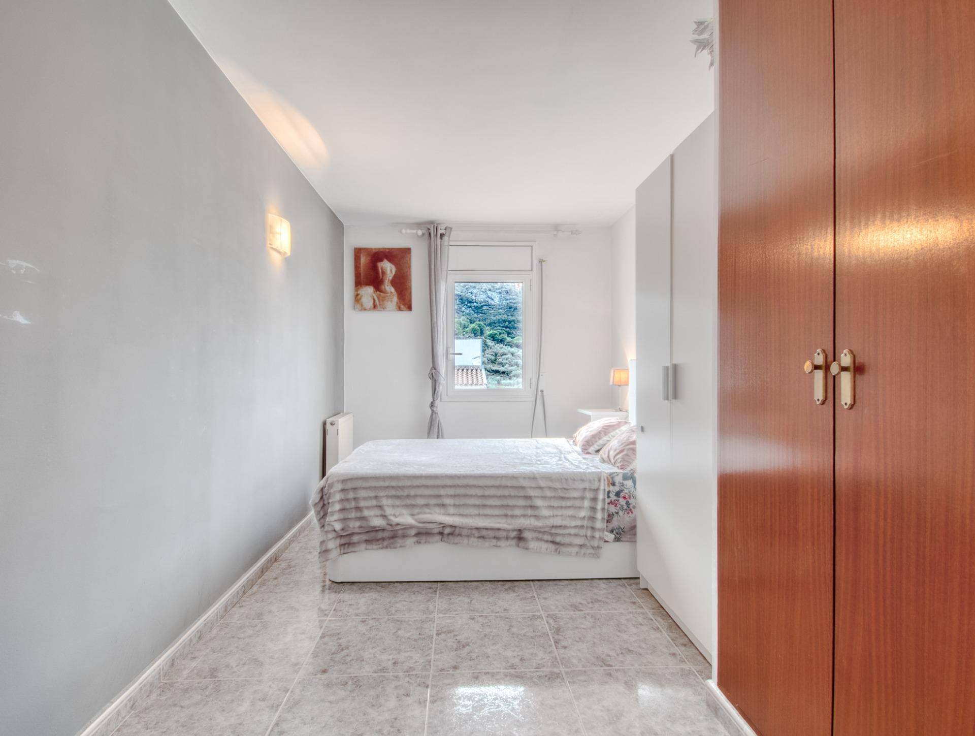 Ático en Roses con terraza privada de 46 m² y vistas a la montaña