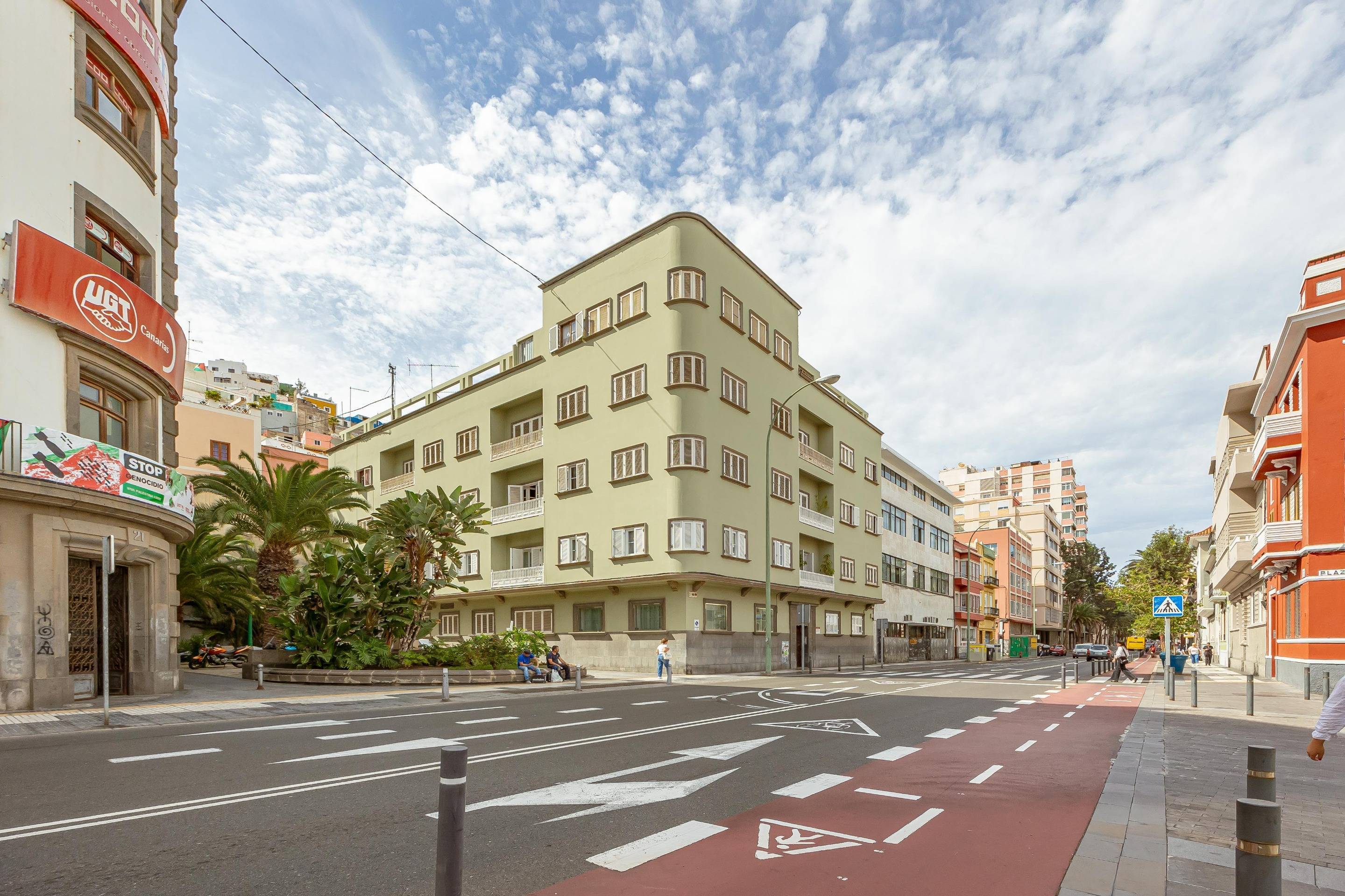 AMPLIO PISO FAMILIAR EN VENTA EN ZONA TRIANA