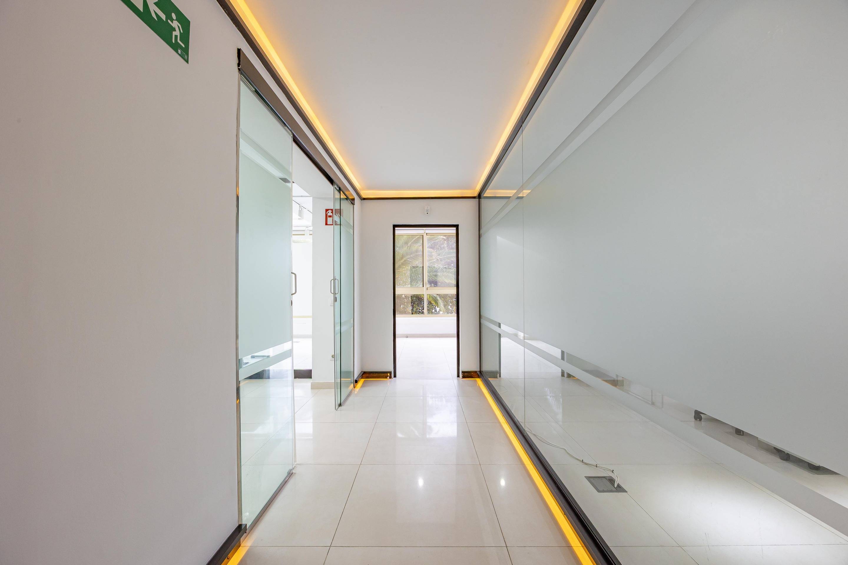 AMPLIA OFICINA EN ALQUILER EN PARQUE SANTA CATALINA