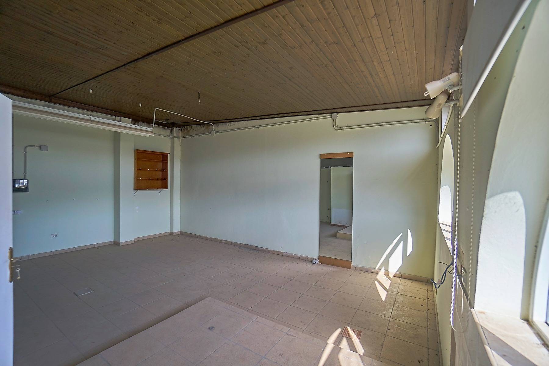 Edificio uso vivienda junto al CC los Alisios posibilidad 11 viviendas