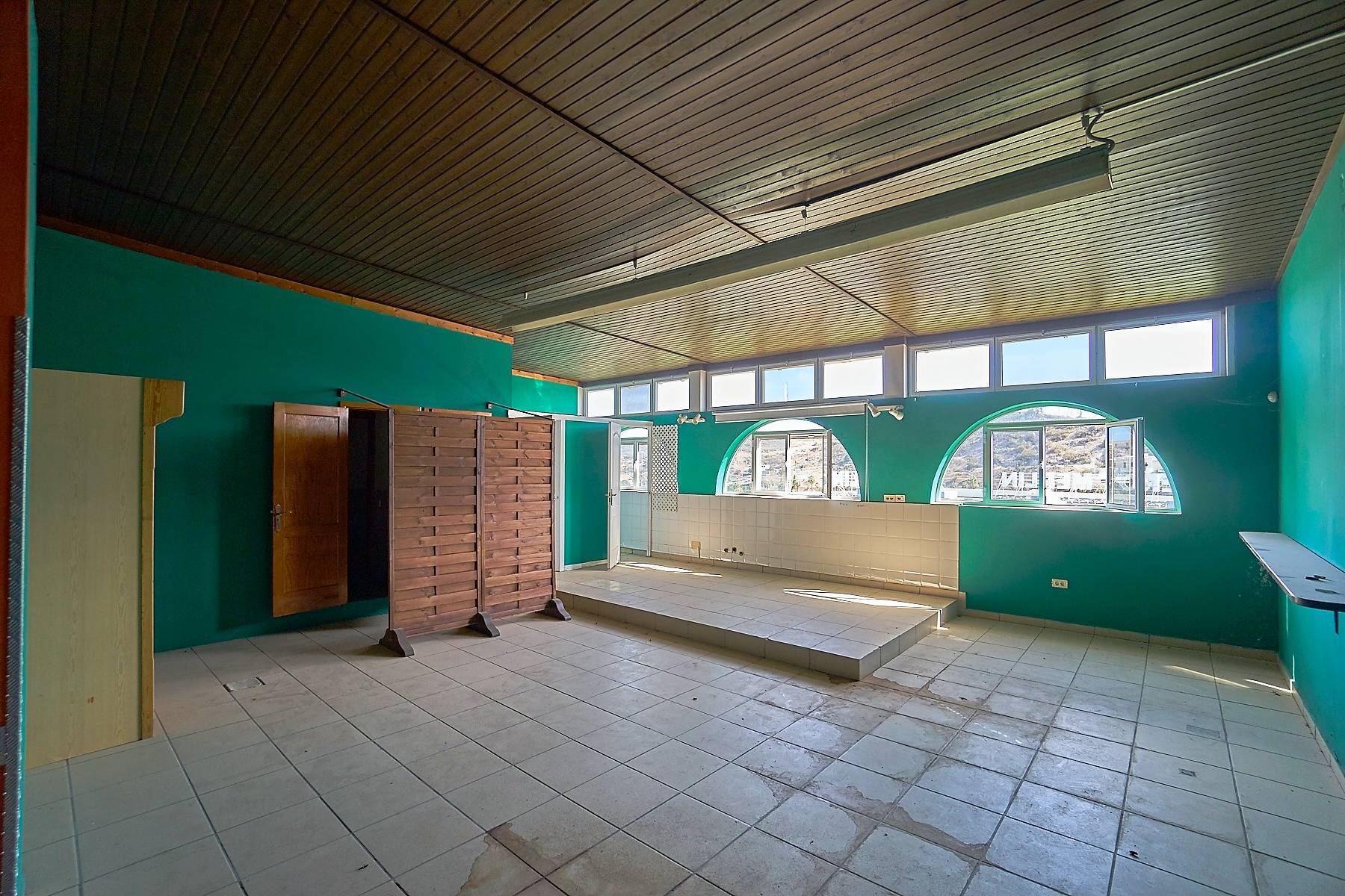 Edificio uso vivienda junto al CC los Alisios posibilidad 11 viviendas