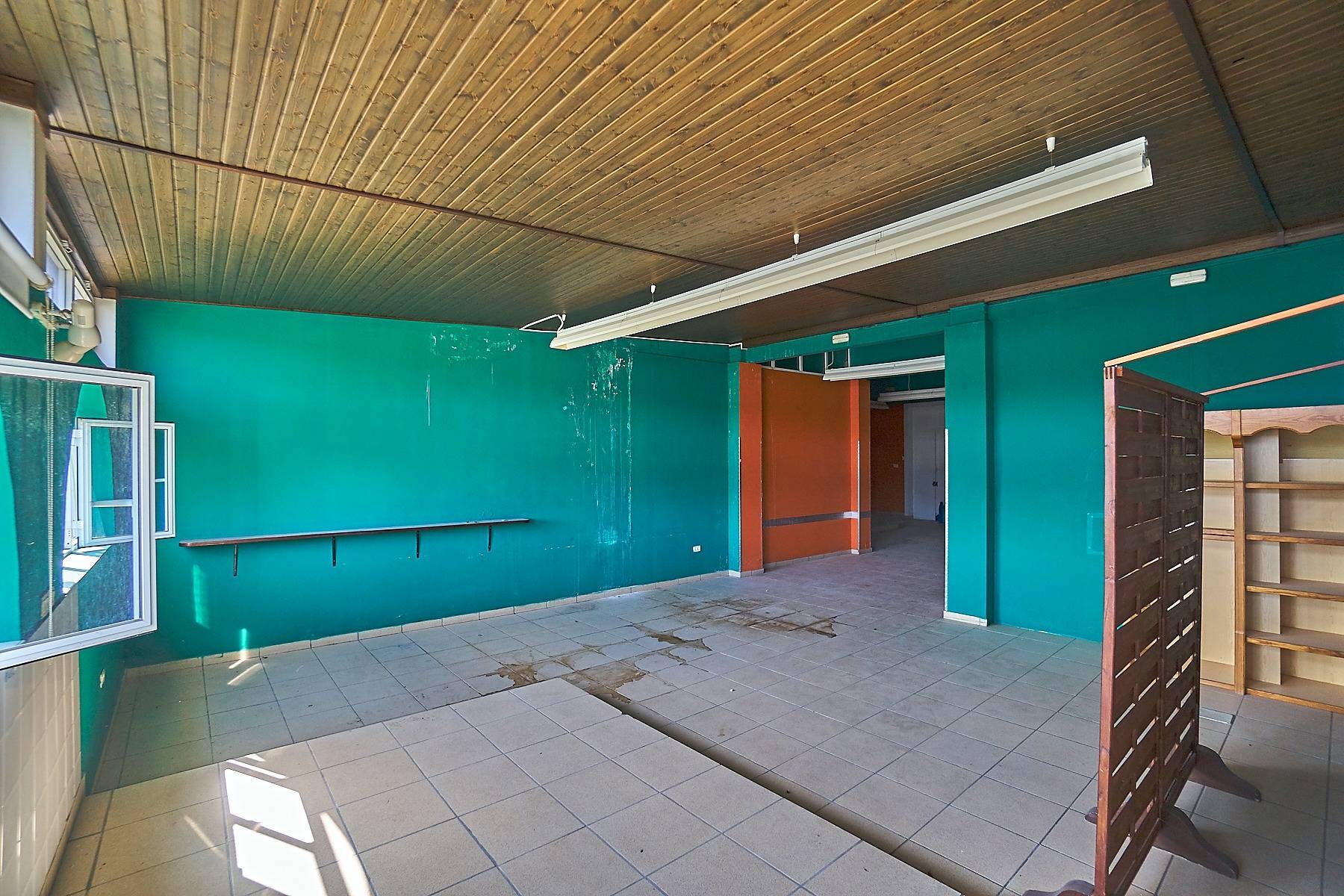 Edificio uso vivienda junto al CC los Alisios posibilidad 11 viviendas