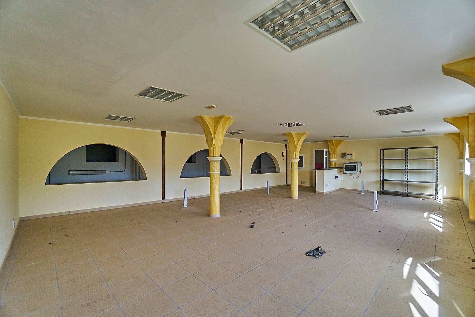 Edificio uso vivienda junto al CC los Alisios posibilidad 11 viviendas