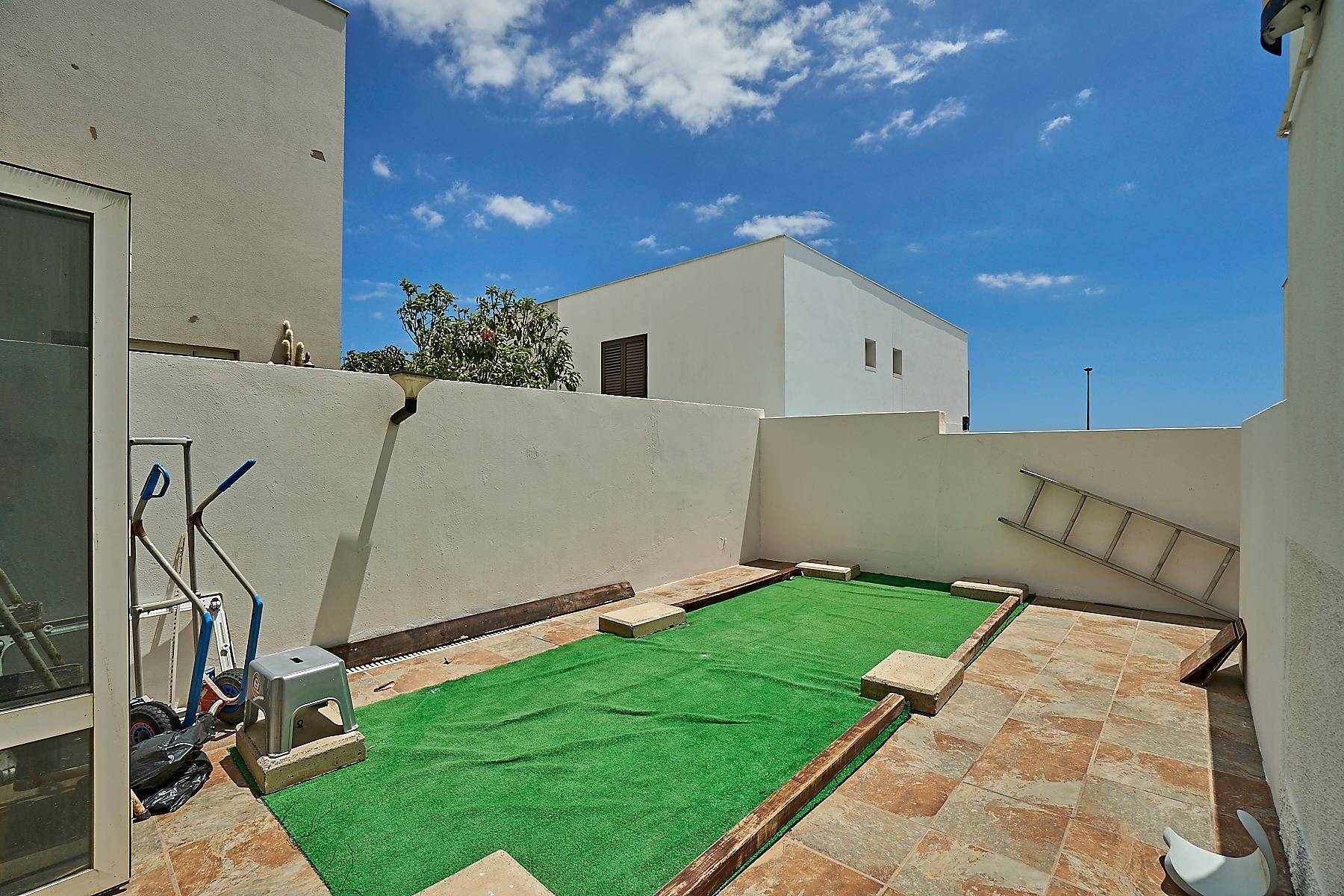 Chalet pareado con terraza y garaje en playa El Burrero