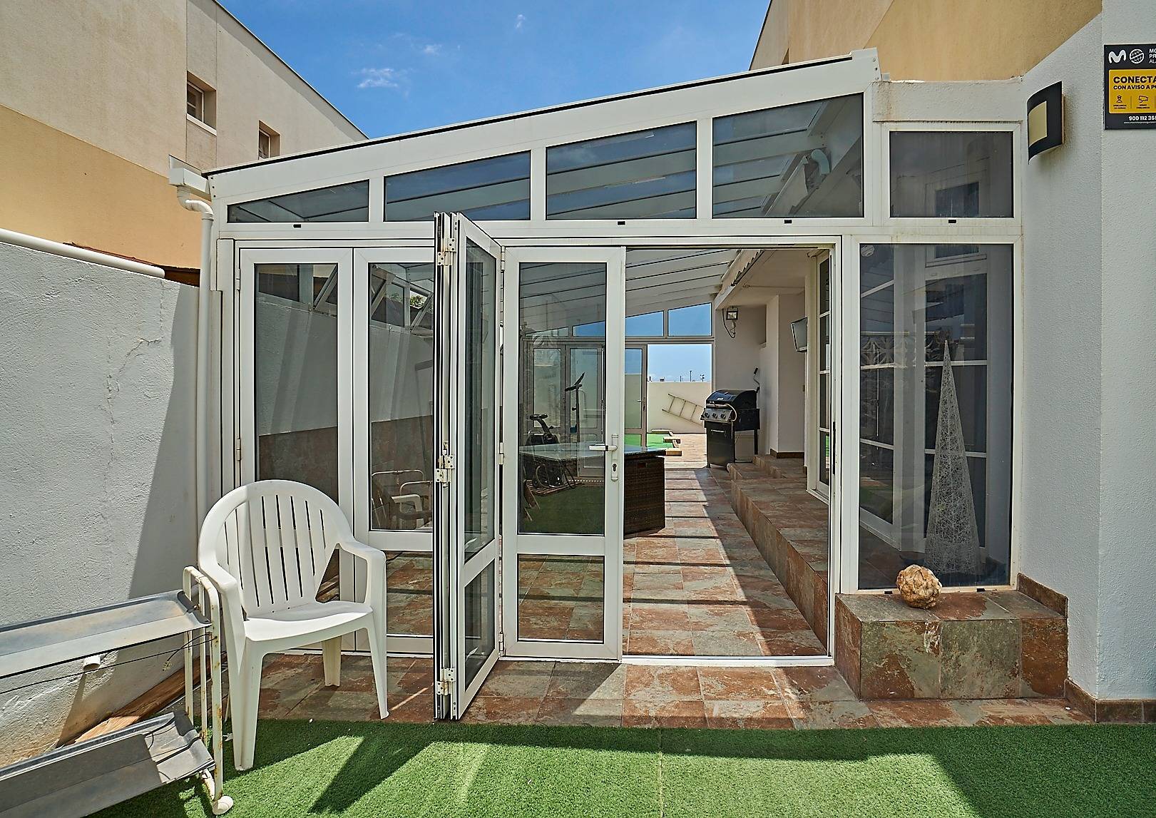 Chalet pareado con terraza y garaje en playa El Burrero