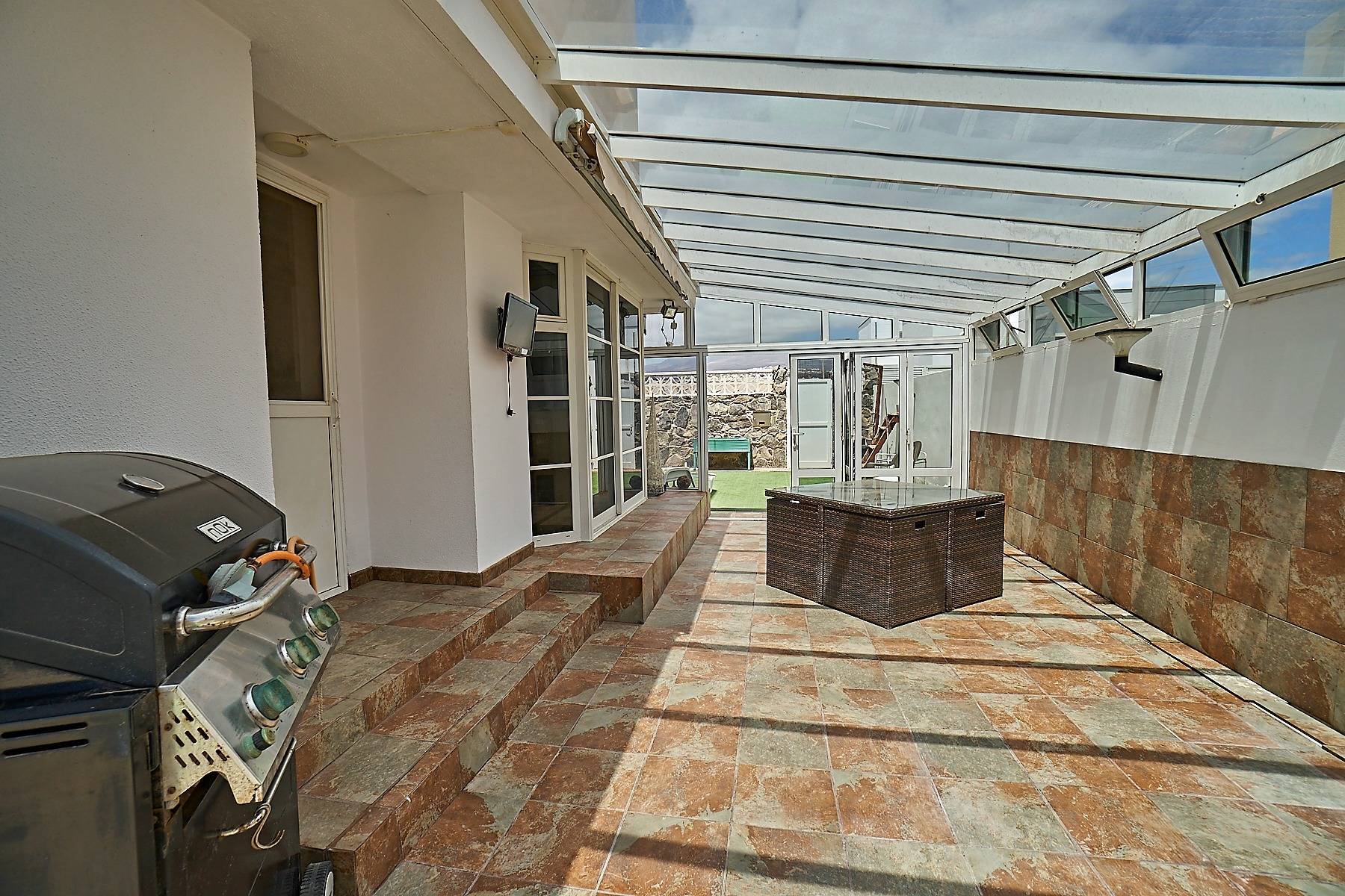 Chalet pareado con terraza y garaje en playa El Burrero