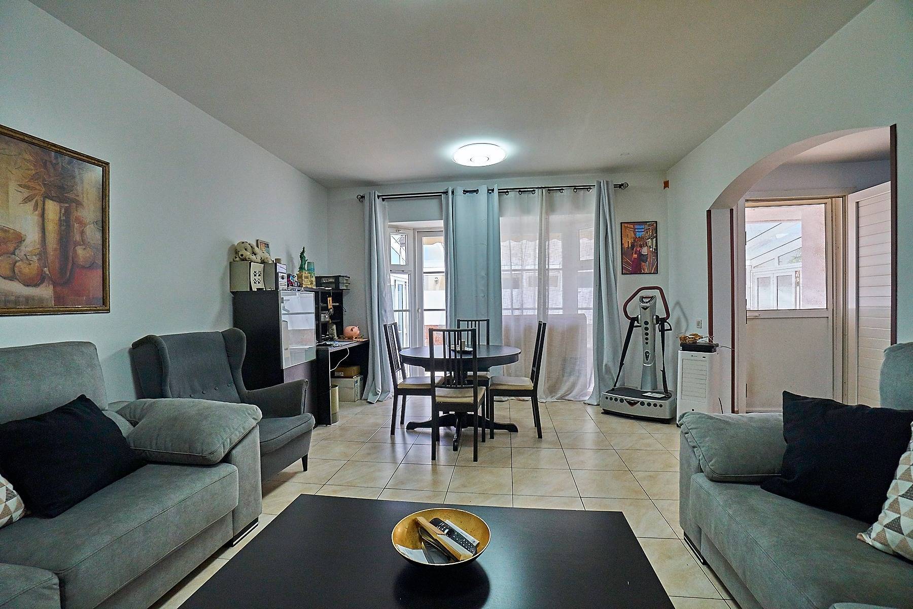 Chalet pareado con terraza y garaje en playa El Burrero