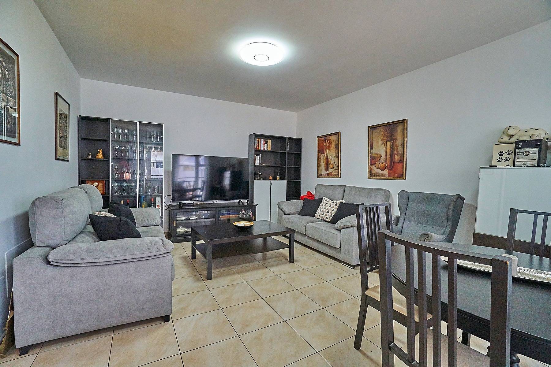 Chalet pareado con terraza y garaje en playa El Burrero