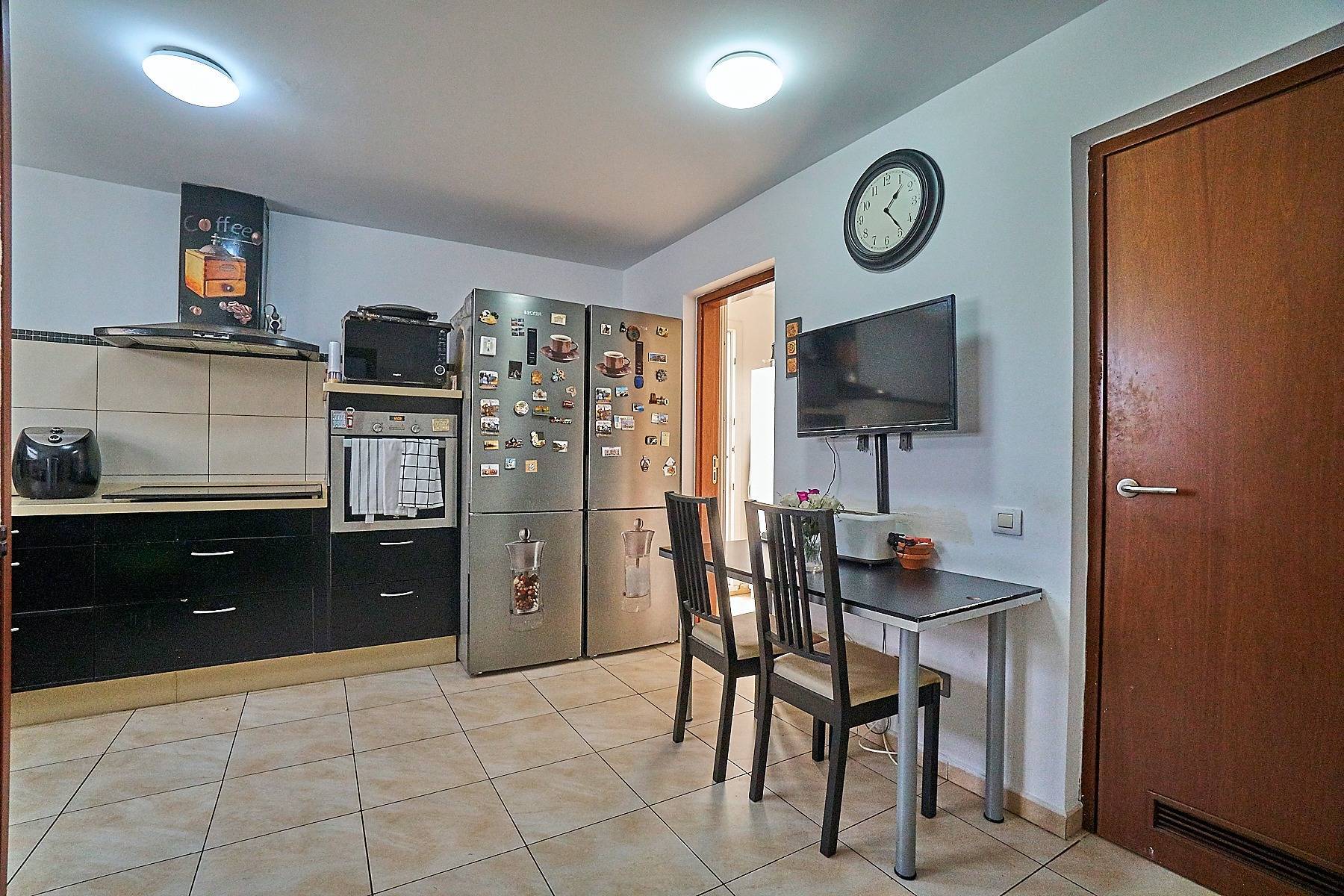 Chalet pareado con terraza y garaje en playa El Burrero