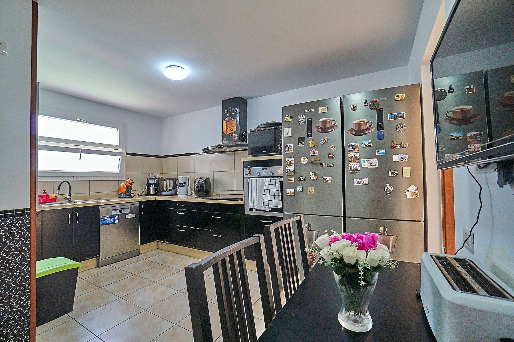 Chalet pareado con terraza y garaje en playa El Burrero