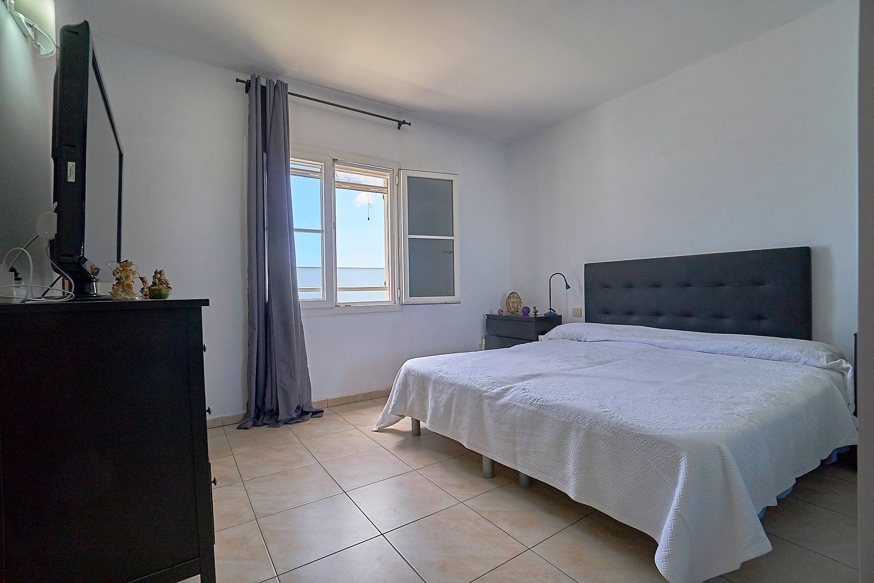 Chalet pareado con terraza y garaje en playa El Burrero