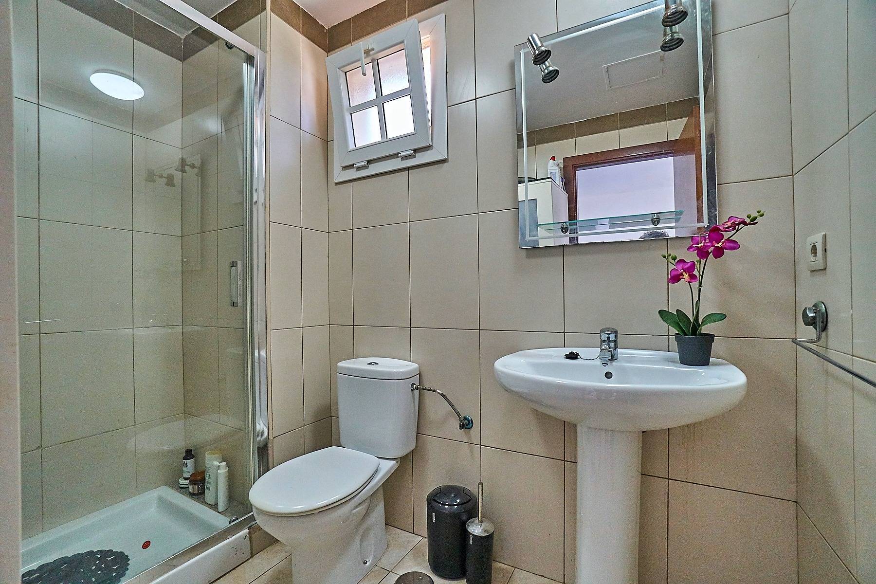 Chalet pareado con terraza y garaje en playa El Burrero