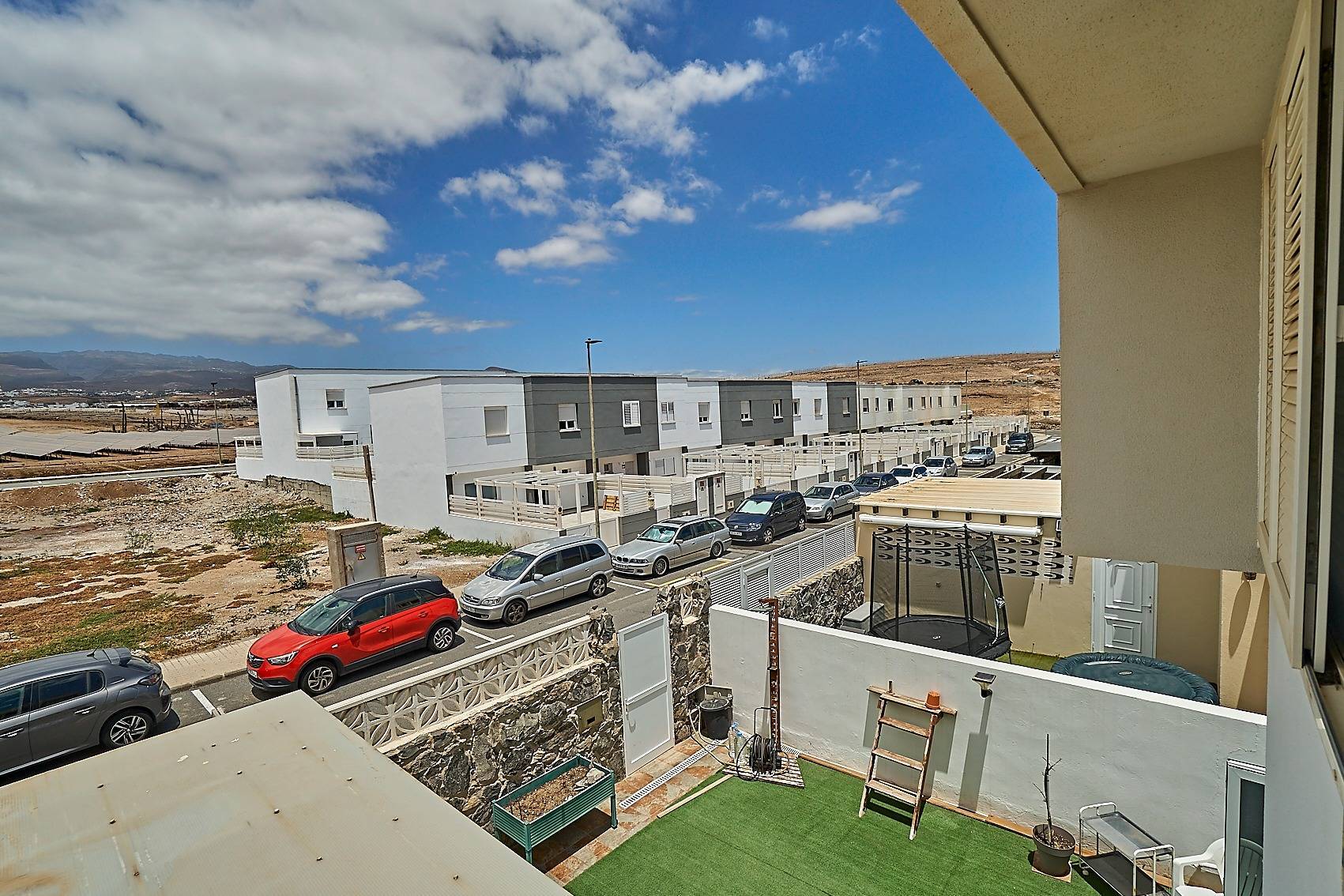 Chalet pareado con terraza y garaje en playa El Burrero