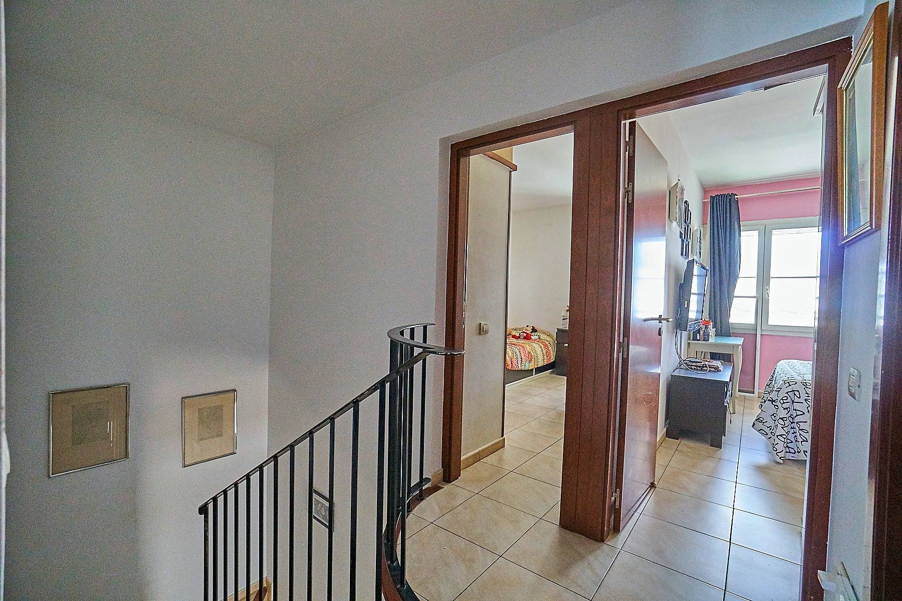 Chalet pareado con terraza y garaje en playa El Burrero