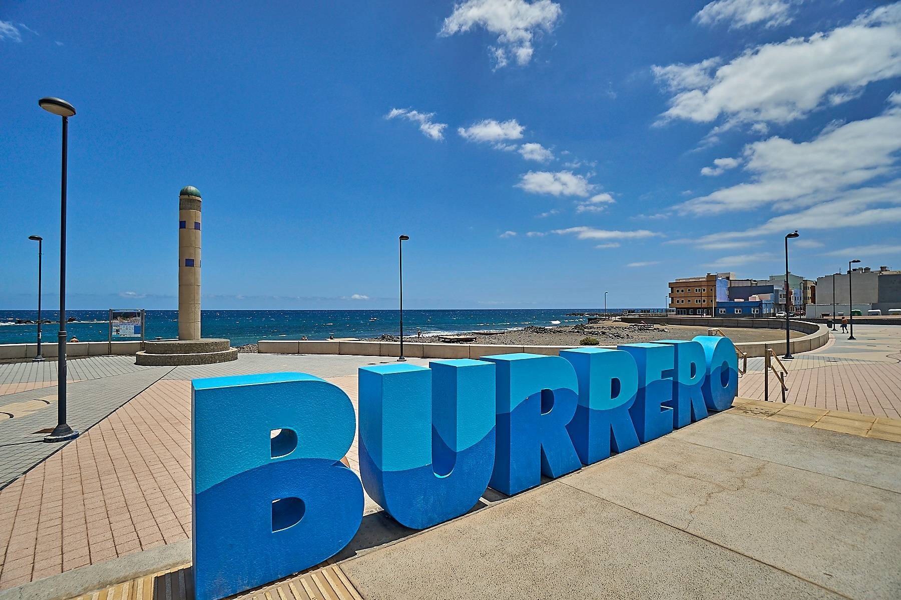 Chalet pareado con terraza y garaje en playa El Burrero
