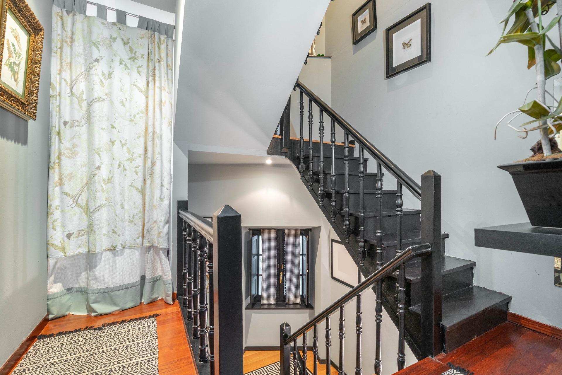 ? Una joya colonial en el corazón de Ribadeo: historia, diseño y lujo en una vivienda irrepetible