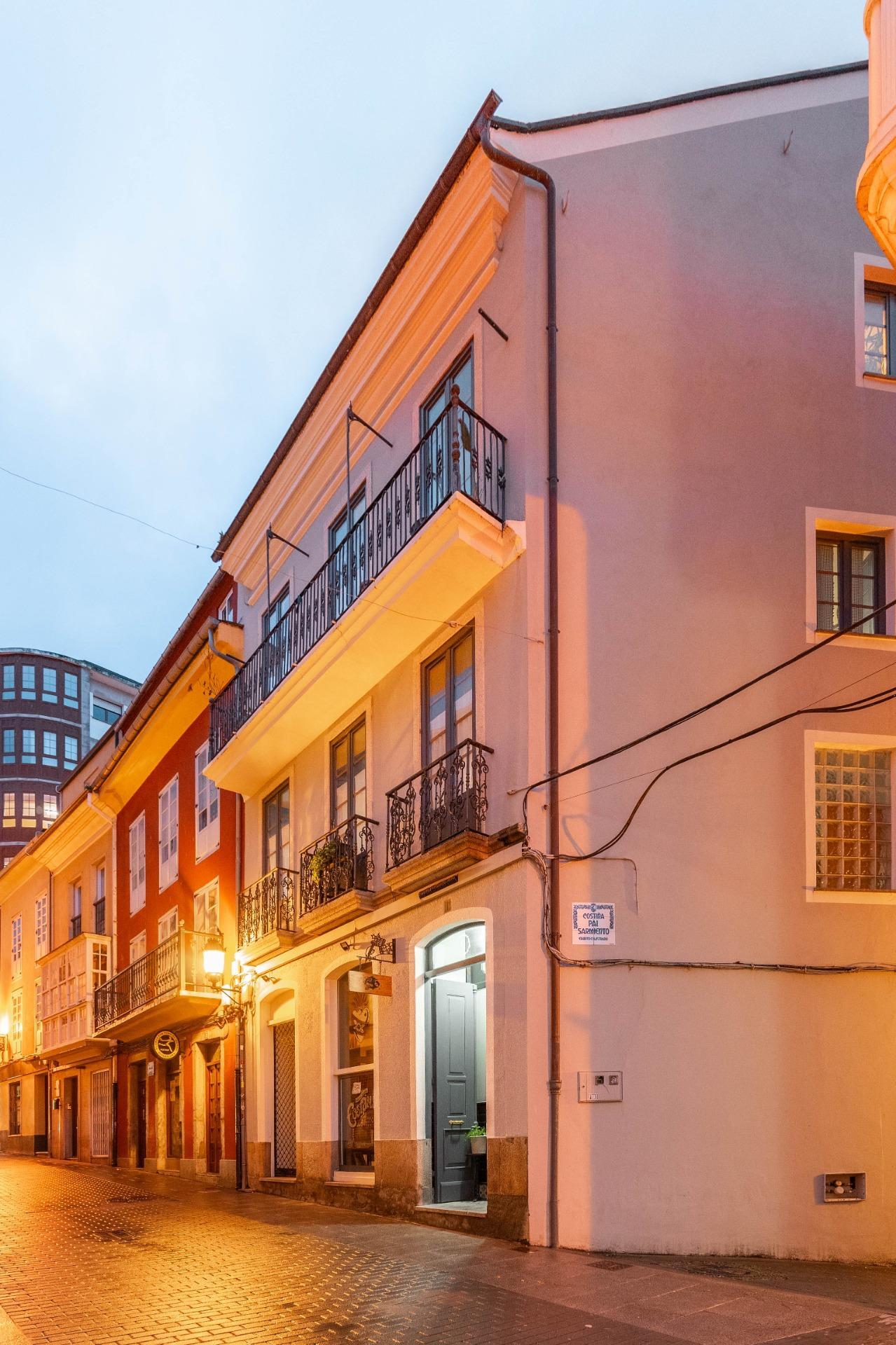 ? Una joya colonial en el corazón de Ribadeo: historia, diseño y lujo en una vivienda irrepetible
