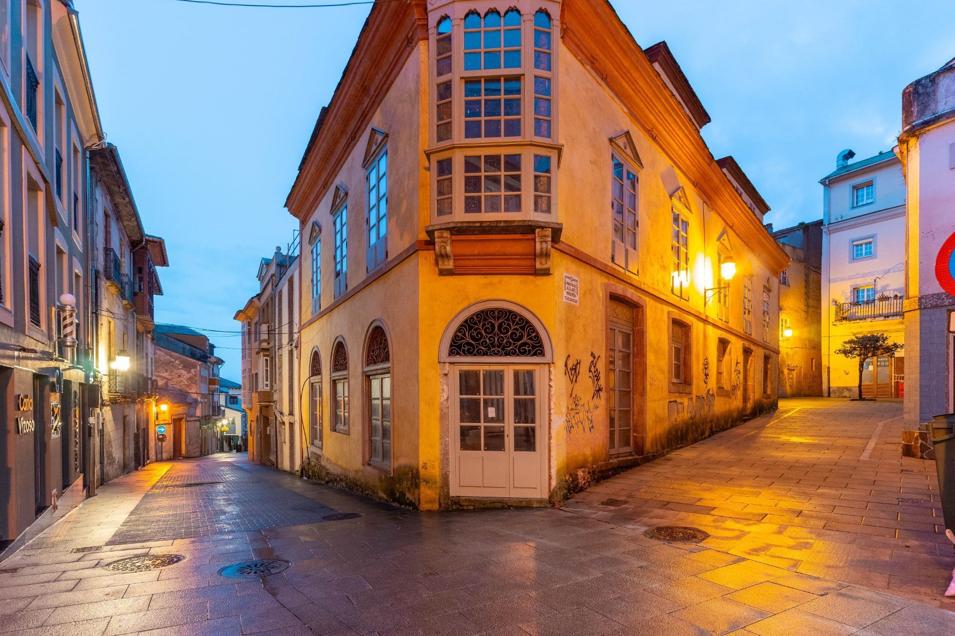 ? Una joya colonial en el corazón de Ribadeo: historia, diseño y lujo en una vivienda irrepetible