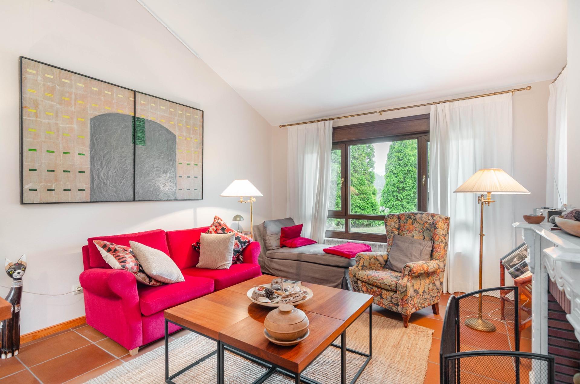 Primera línea de costa, privacidad y vistas eternas al mar Cantábrico.