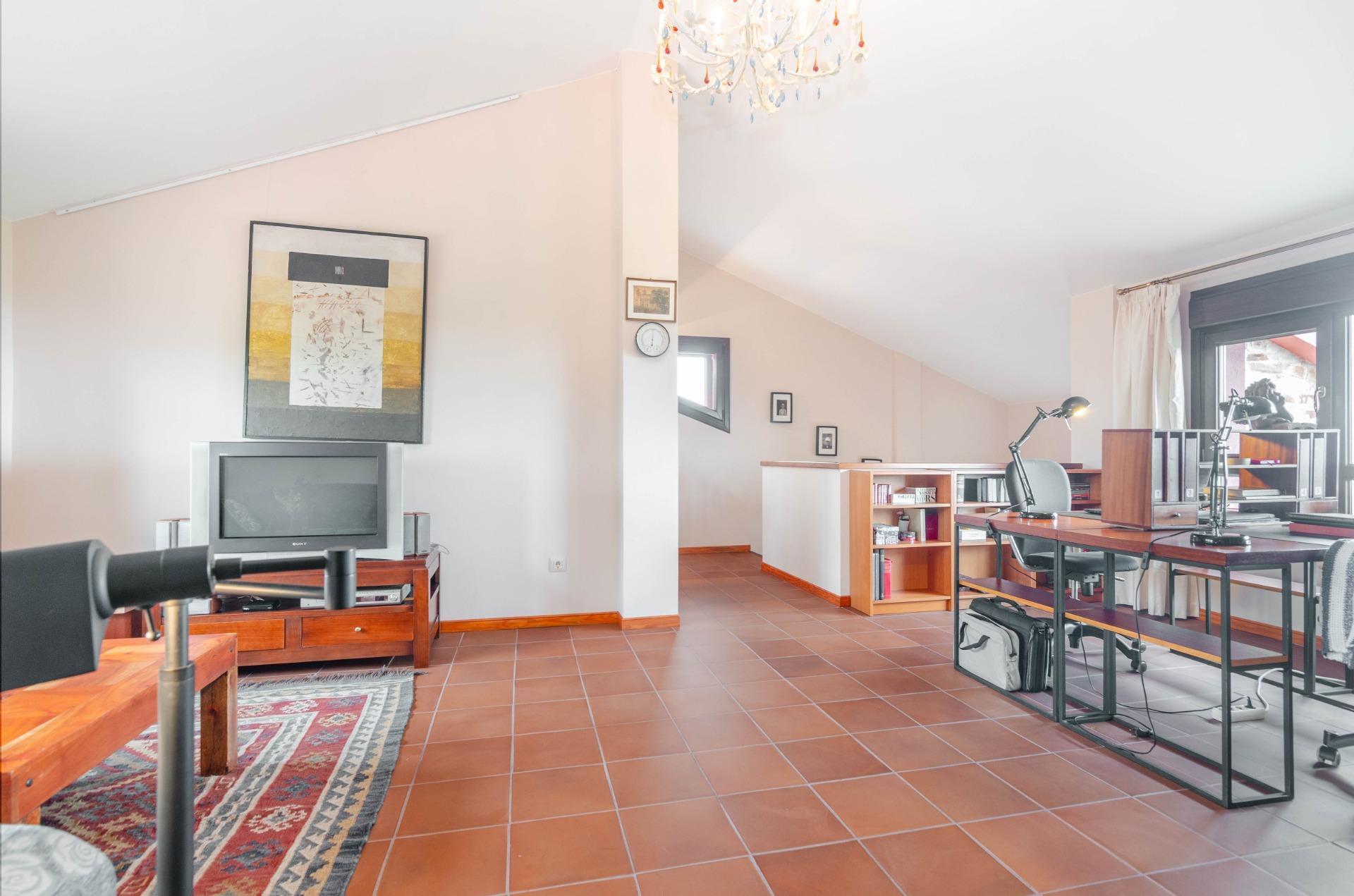 Primera línea de costa, privacidad y vistas eternas al mar Cantábrico.