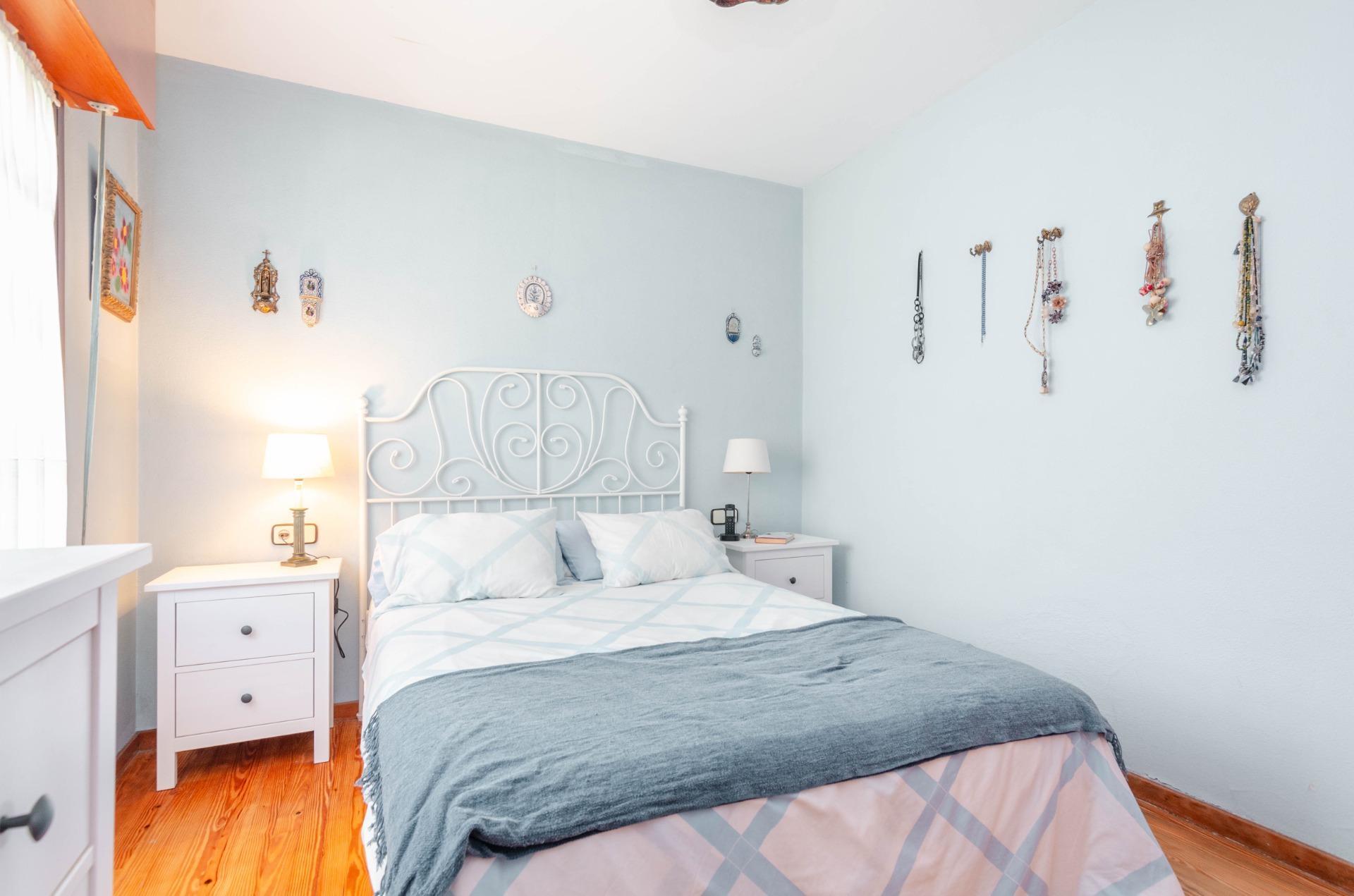 Si buscas una casa especial en Luanco, esta vivienda lo tiene todo: ubicación privilegiada, vistas al mar, piscina privada