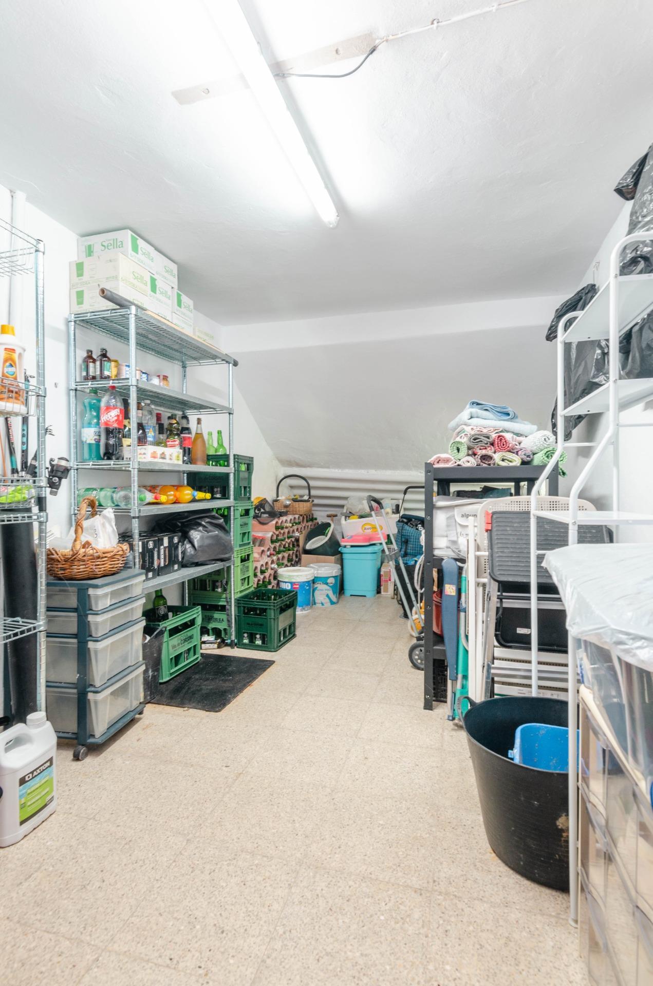 Si buscas una casa especial en Luanco, esta vivienda lo tiene todo: ubicación privilegiada, vistas al mar, piscina privada