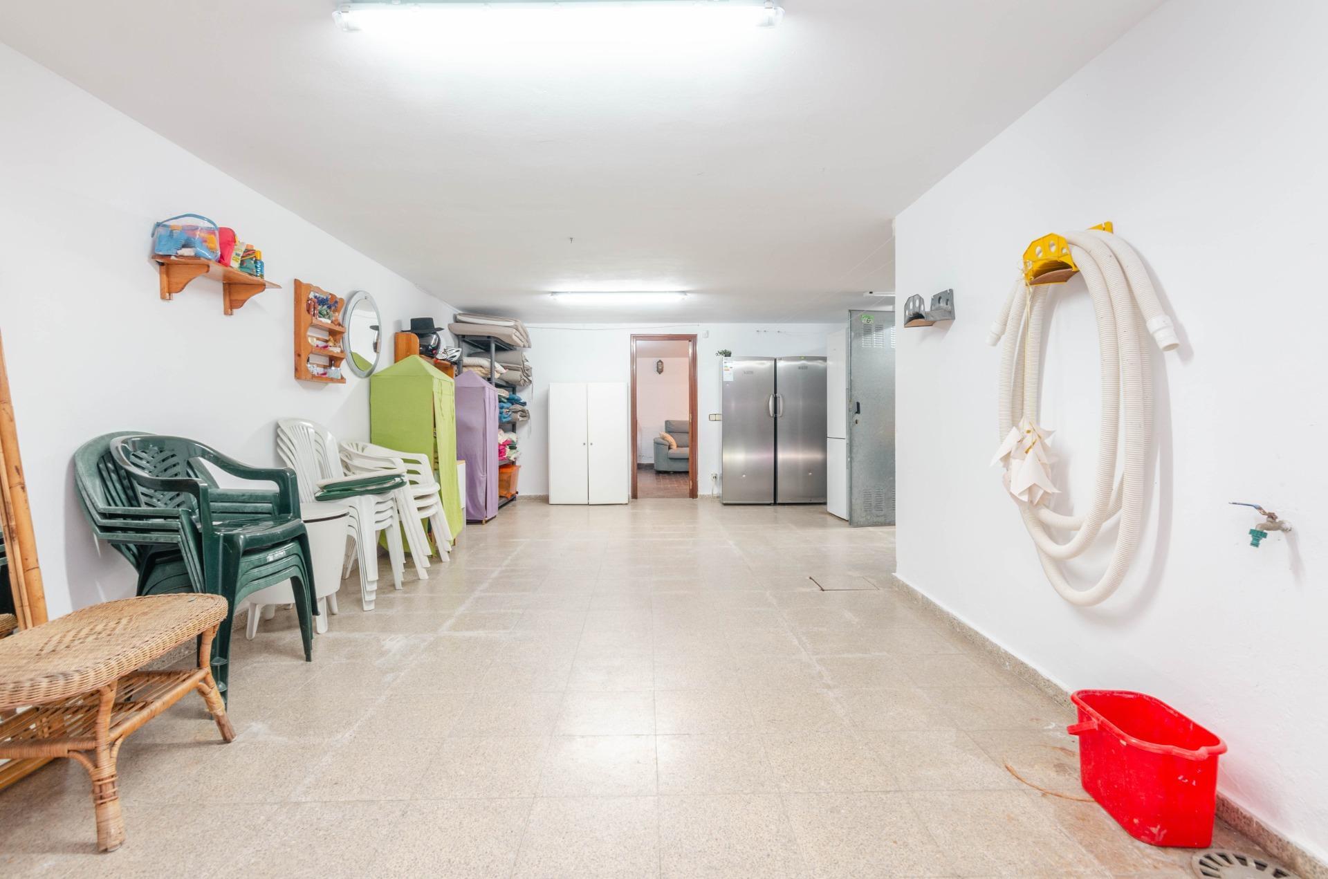 Si buscas una casa especial en Luanco, esta vivienda lo tiene todo: ubicación privilegiada, vistas al mar, piscina privada