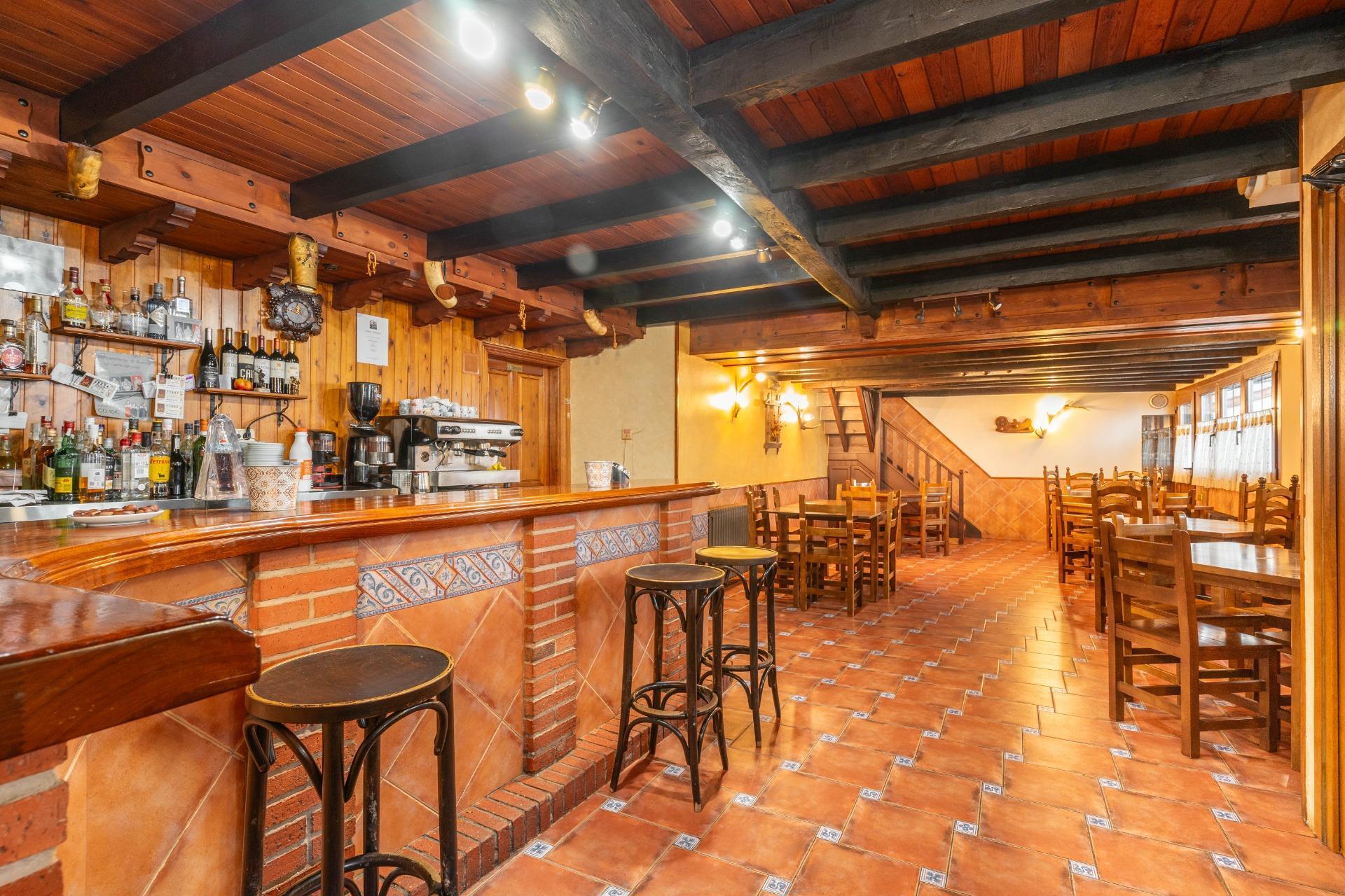 CASA Y RESTAURANTE EN VENTA EN CALEAO (CASO)
