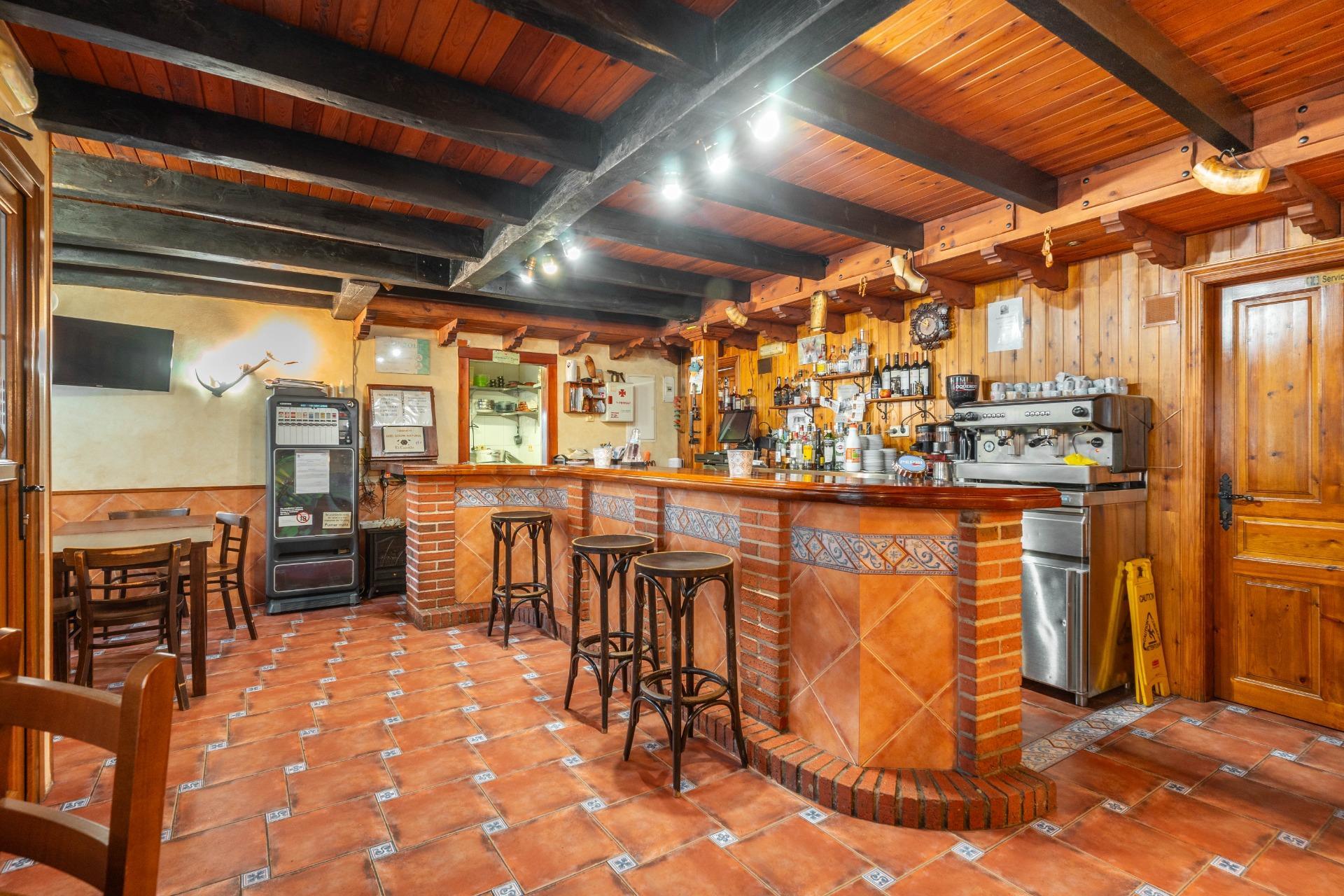 CASA Y RESTAURANTE EN VENTA EN CALEAO (CASO)