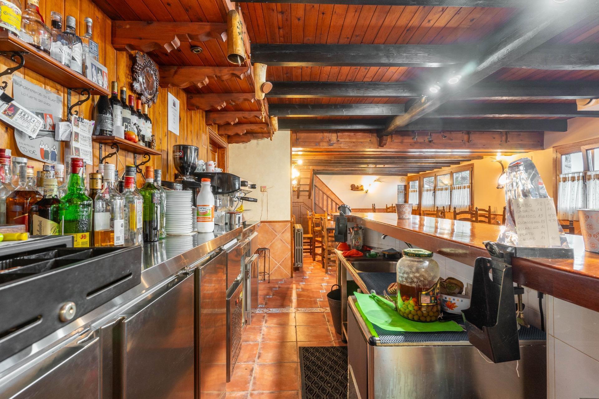 CASA Y RESTAURANTE EN VENTA EN CALEAO (CASO)