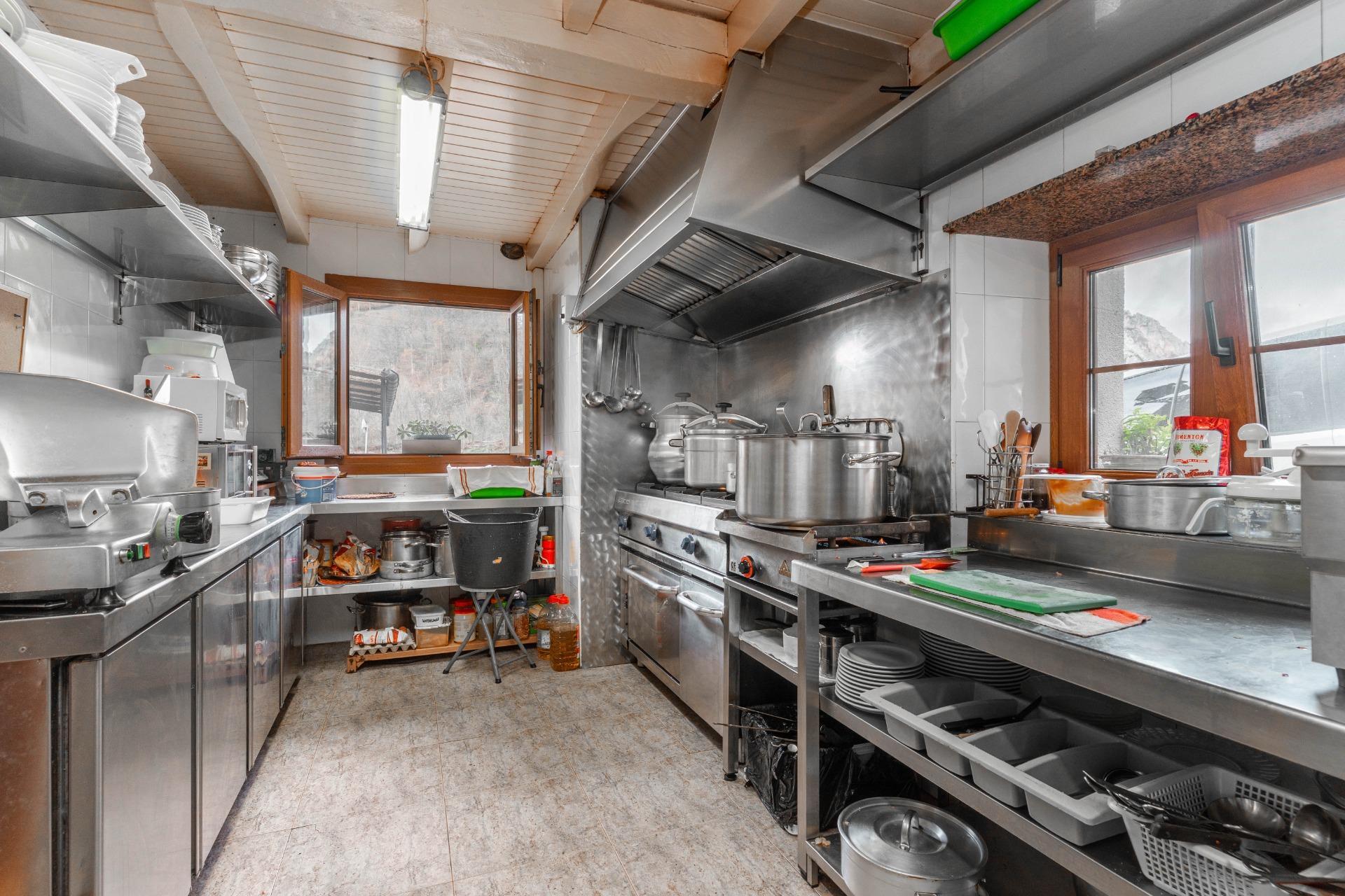 CASA Y RESTAURANTE EN VENTA EN CALEAO (CASO)