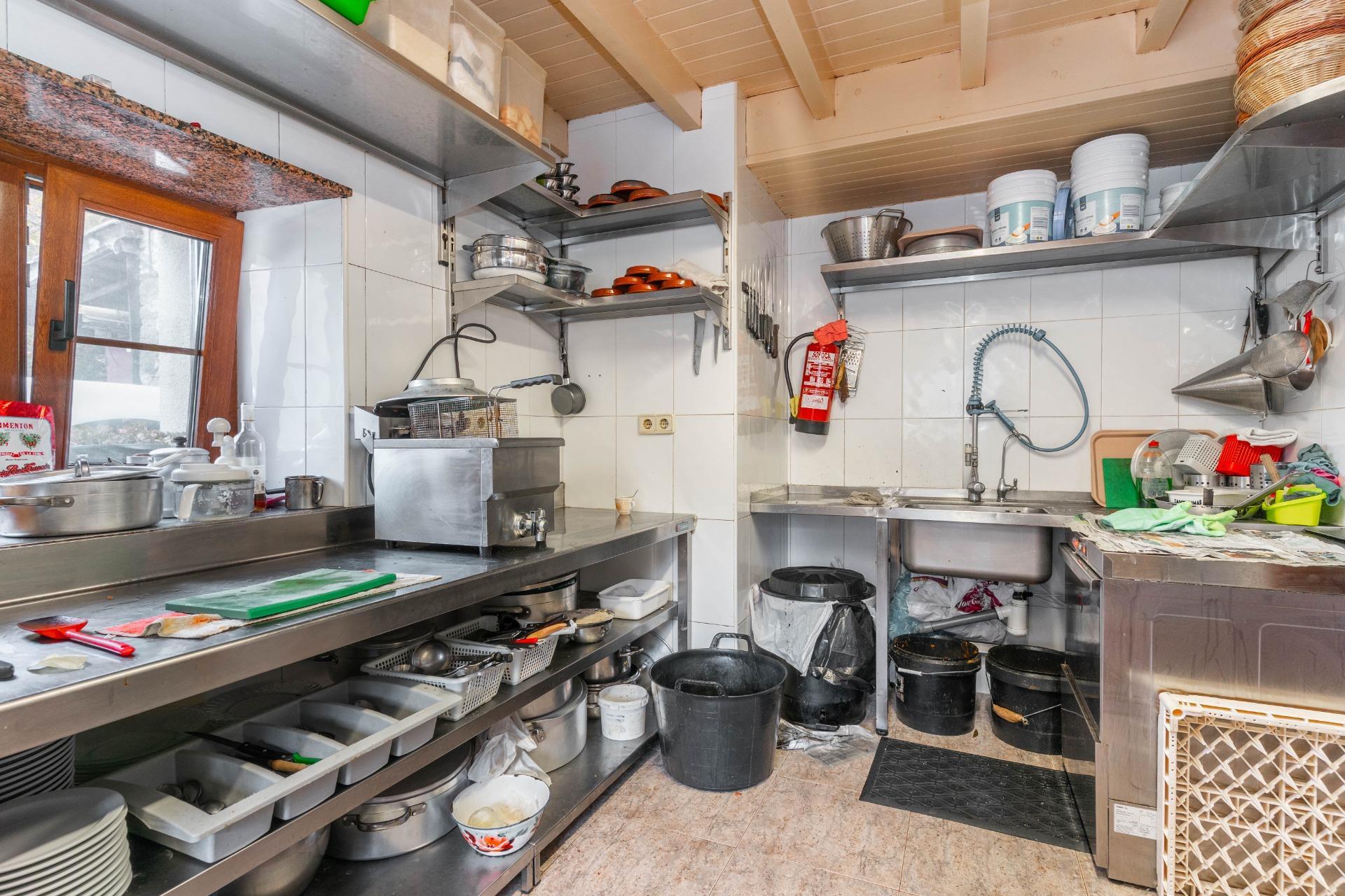 CASA Y RESTAURANTE EN VENTA EN CALEAO (CASO)