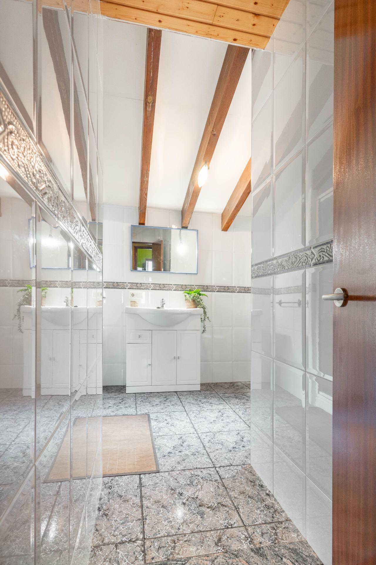 CASA Y RESTAURANTE EN VENTA EN CALEAO (CASO)