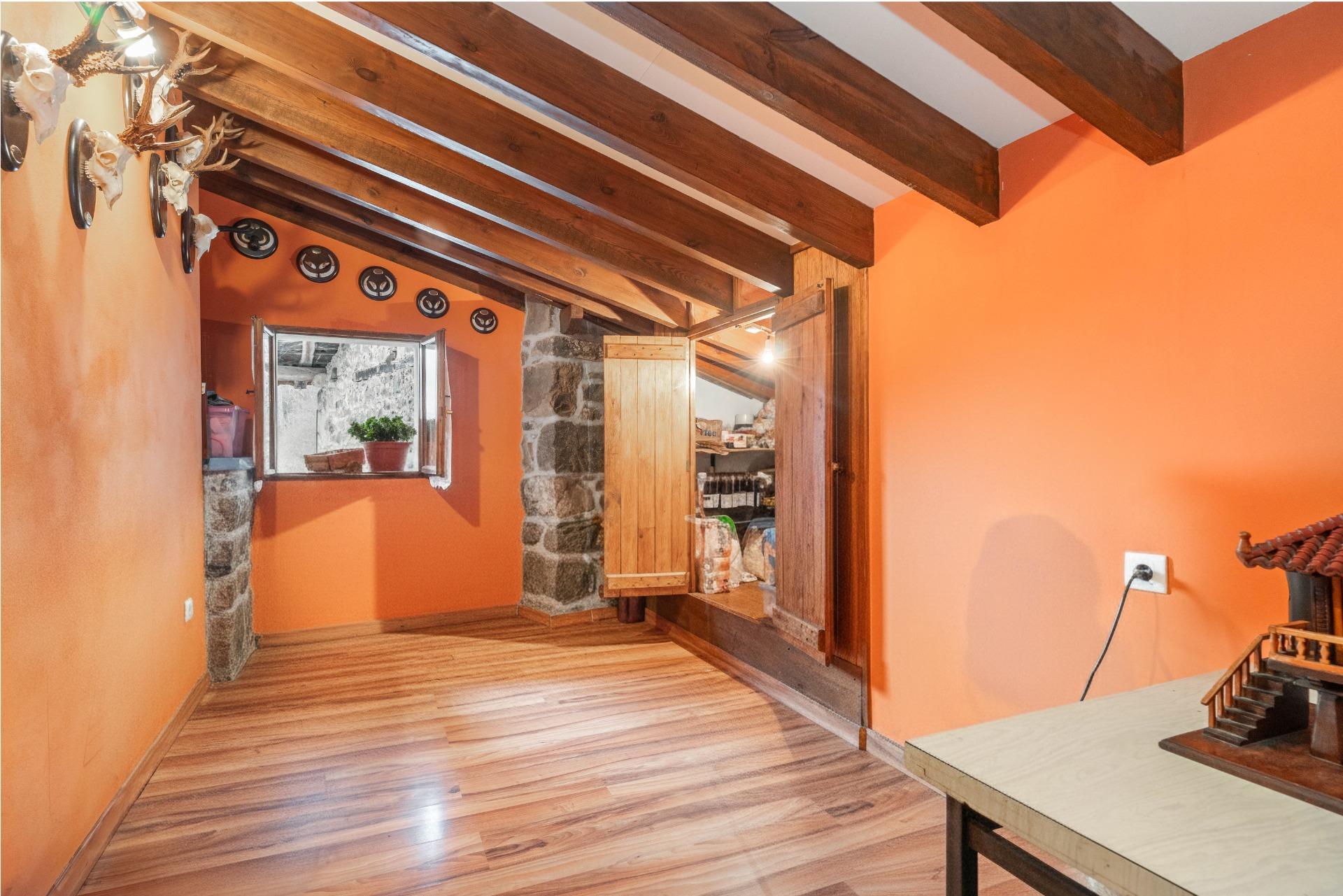 CASA Y RESTAURANTE EN VENTA EN CALEAO (CASO)